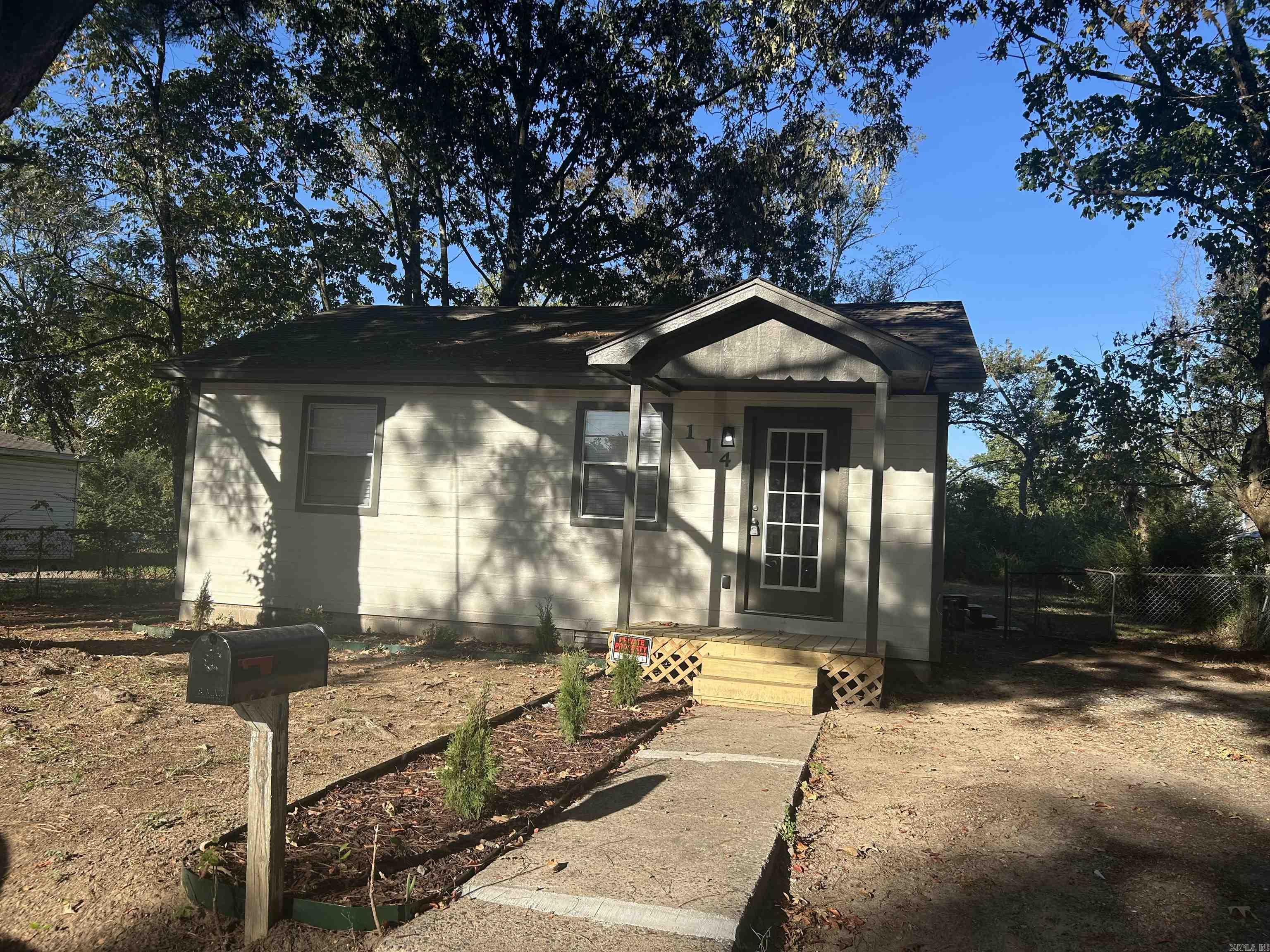 Awesome remodel, come check this cutie out! Gorgeous kitchen and bathroom! New roof, new floors, new appliances, paint, trim, etc. Nice flat yard too!