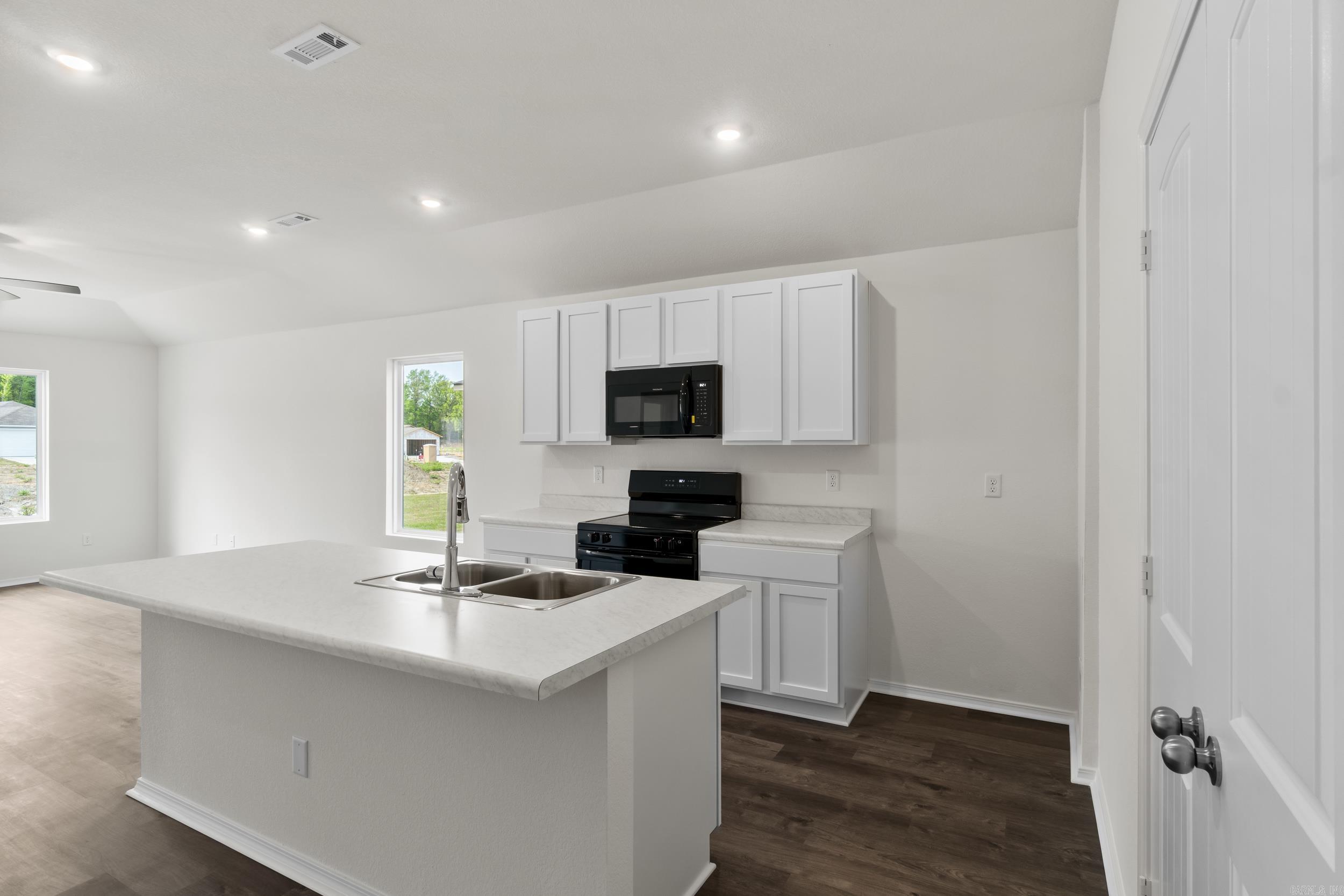 COUNTRY CLUB OF ARK THE - Residential