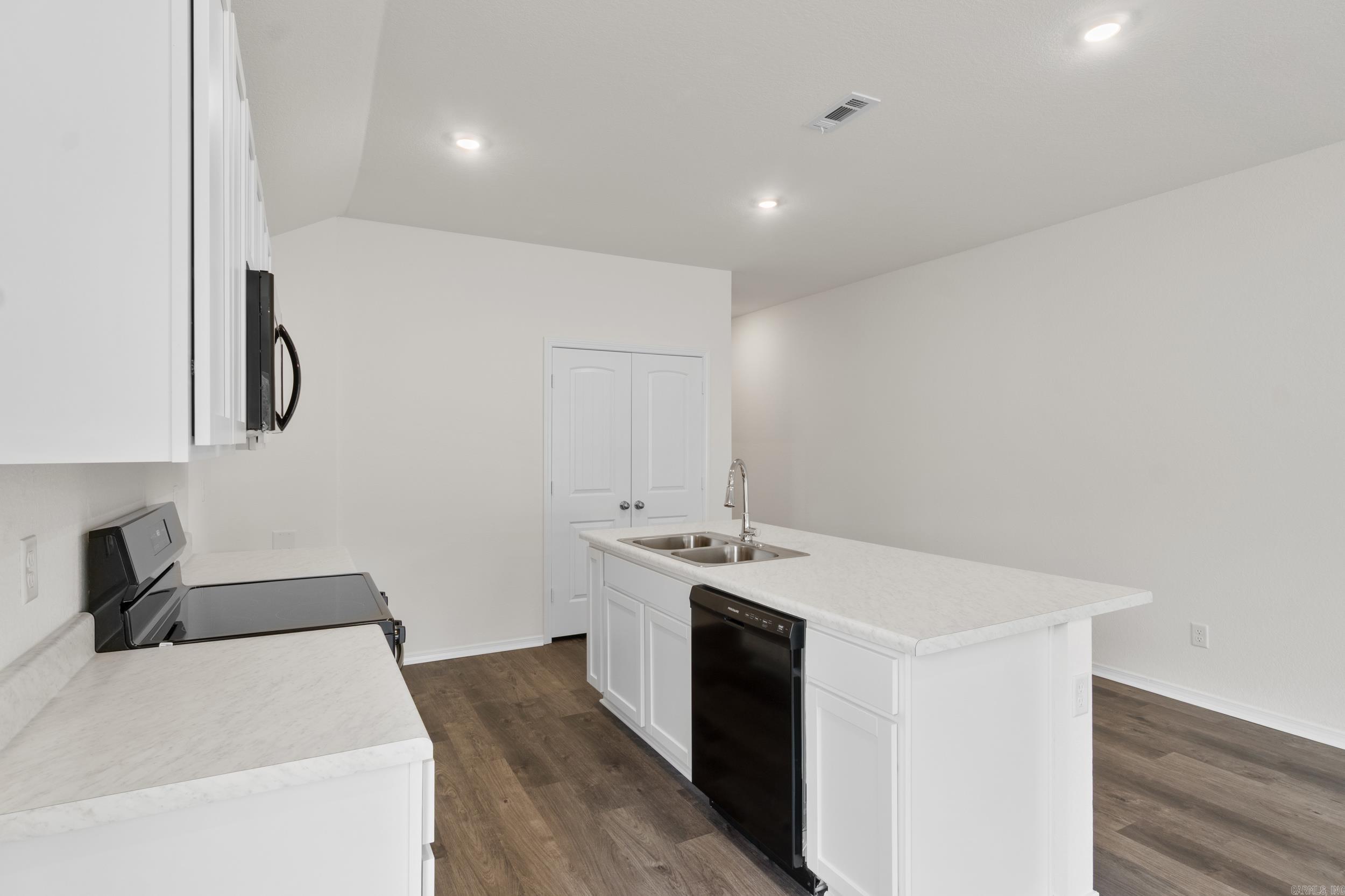 COUNTRY CLUB OF ARK THE - Residential