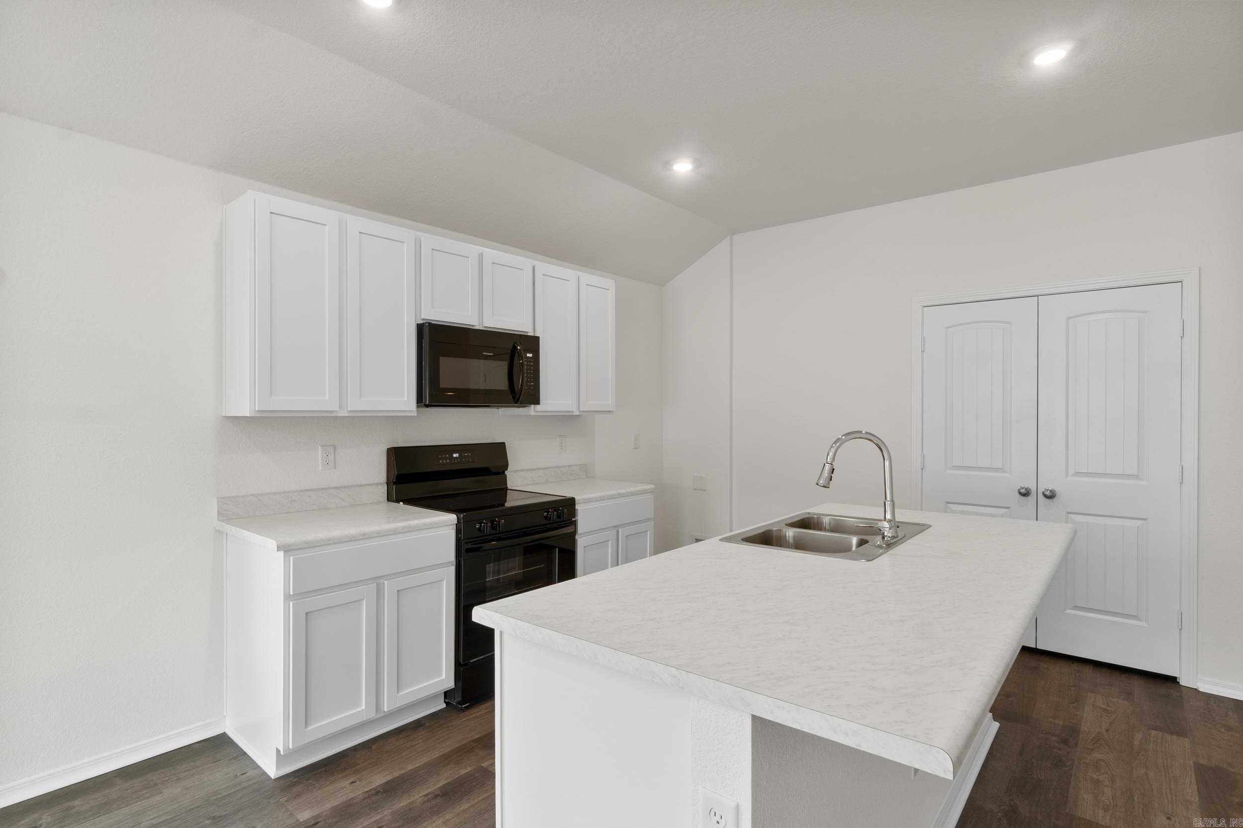 COUNTRY CLUB OF ARK THE - Residential