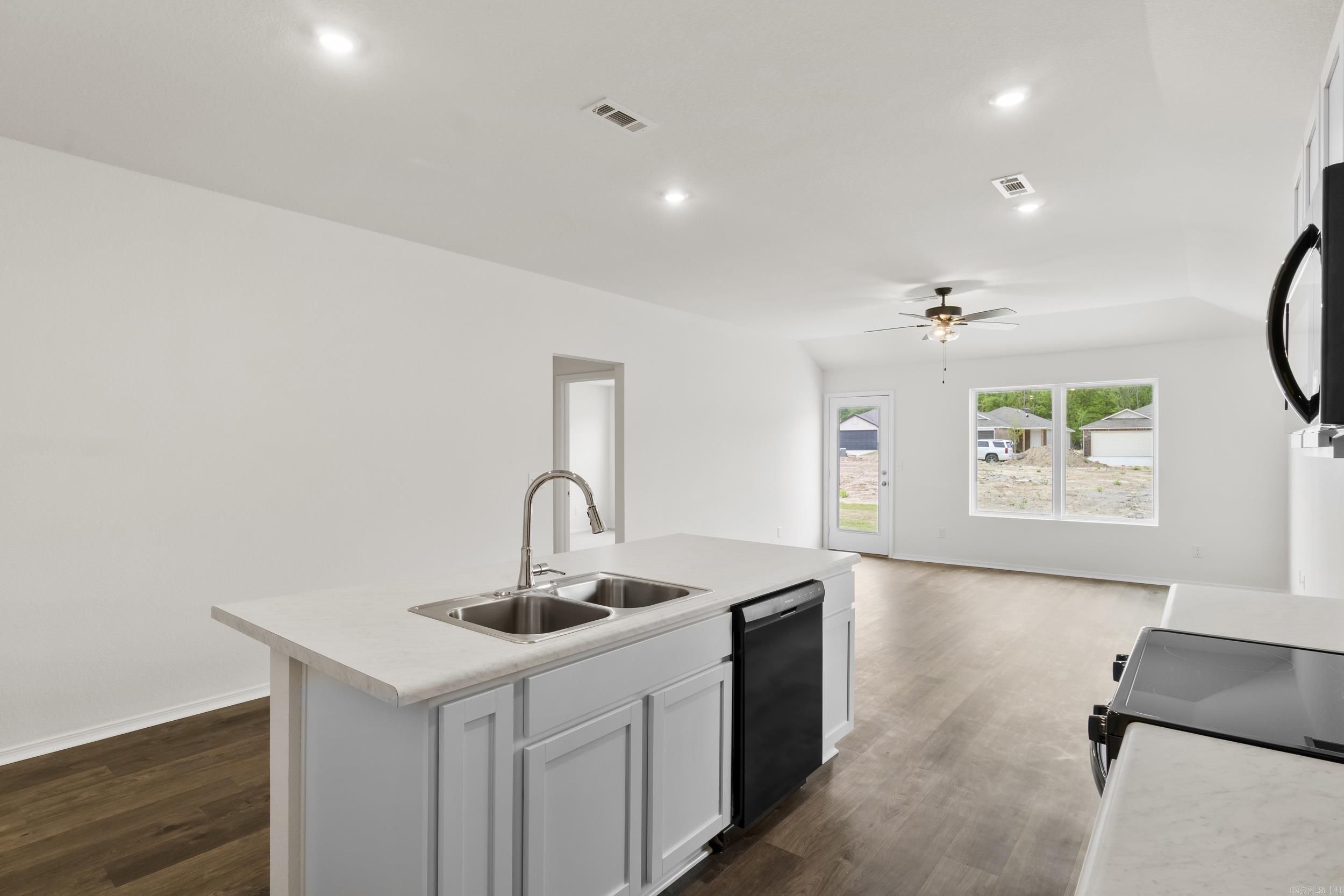 COUNTRY CLUB OF ARK THE - Residential