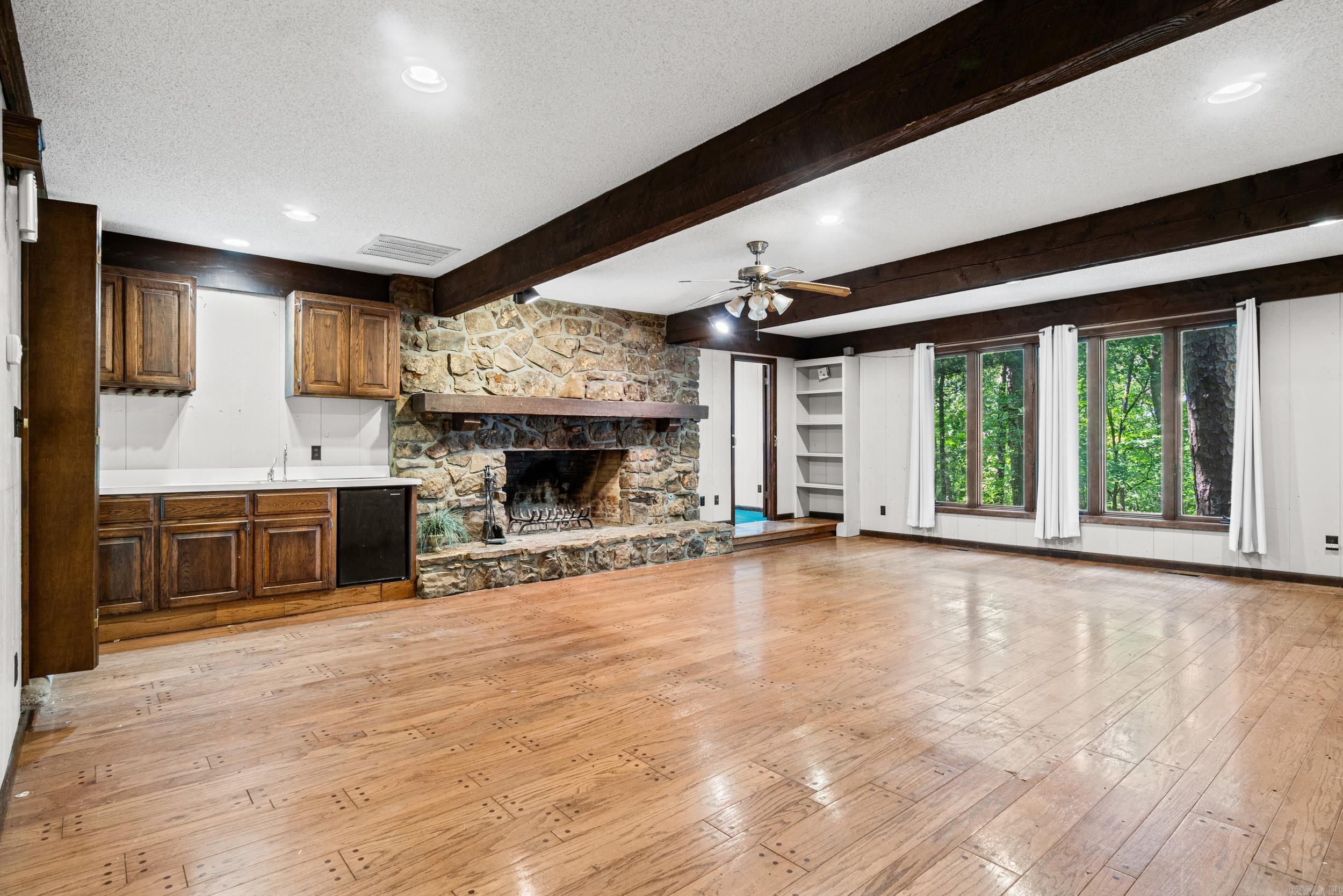 BAYWOOD - LAKE - Residential