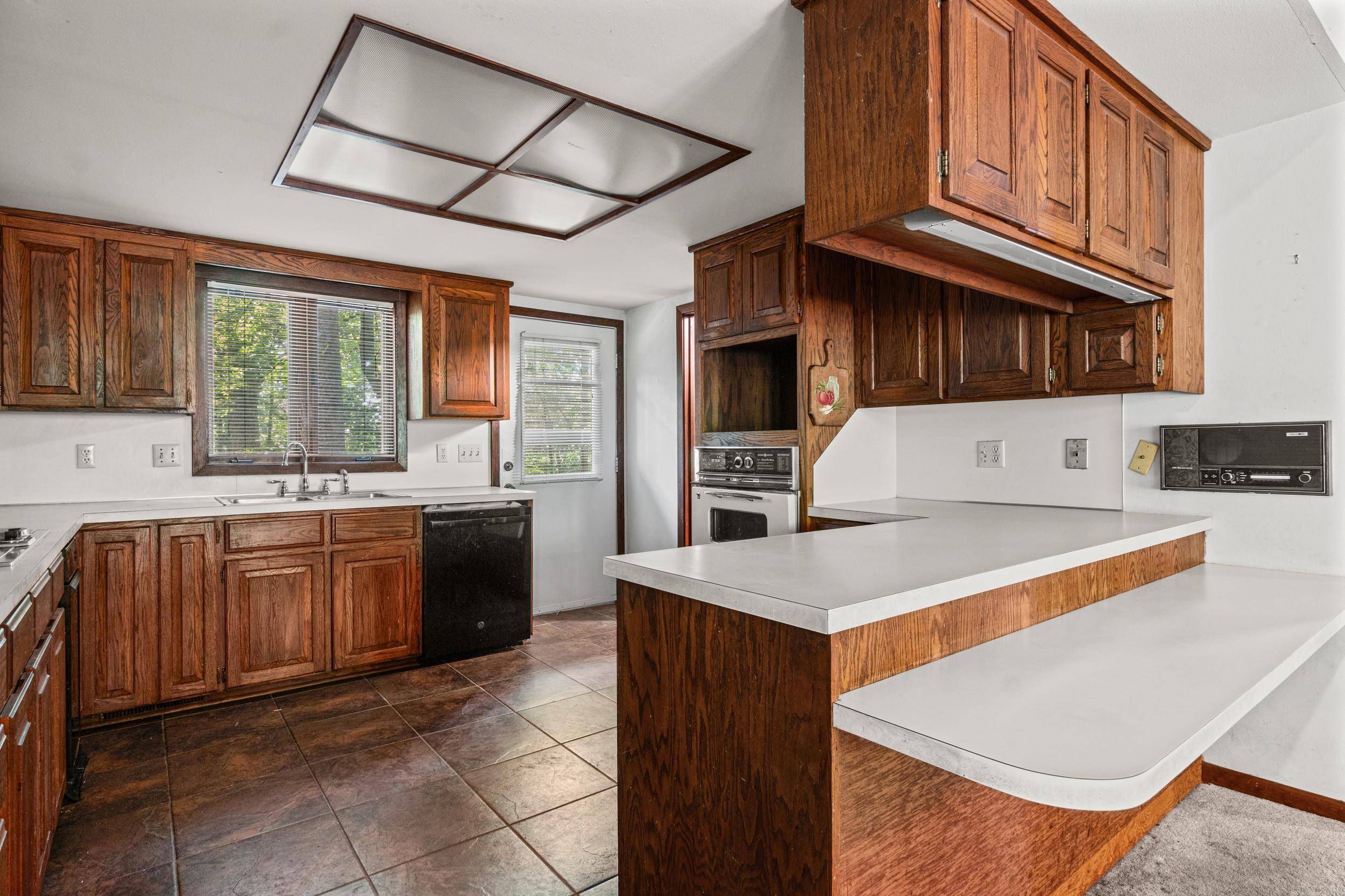 BAYWOOD - LAKE - Residential