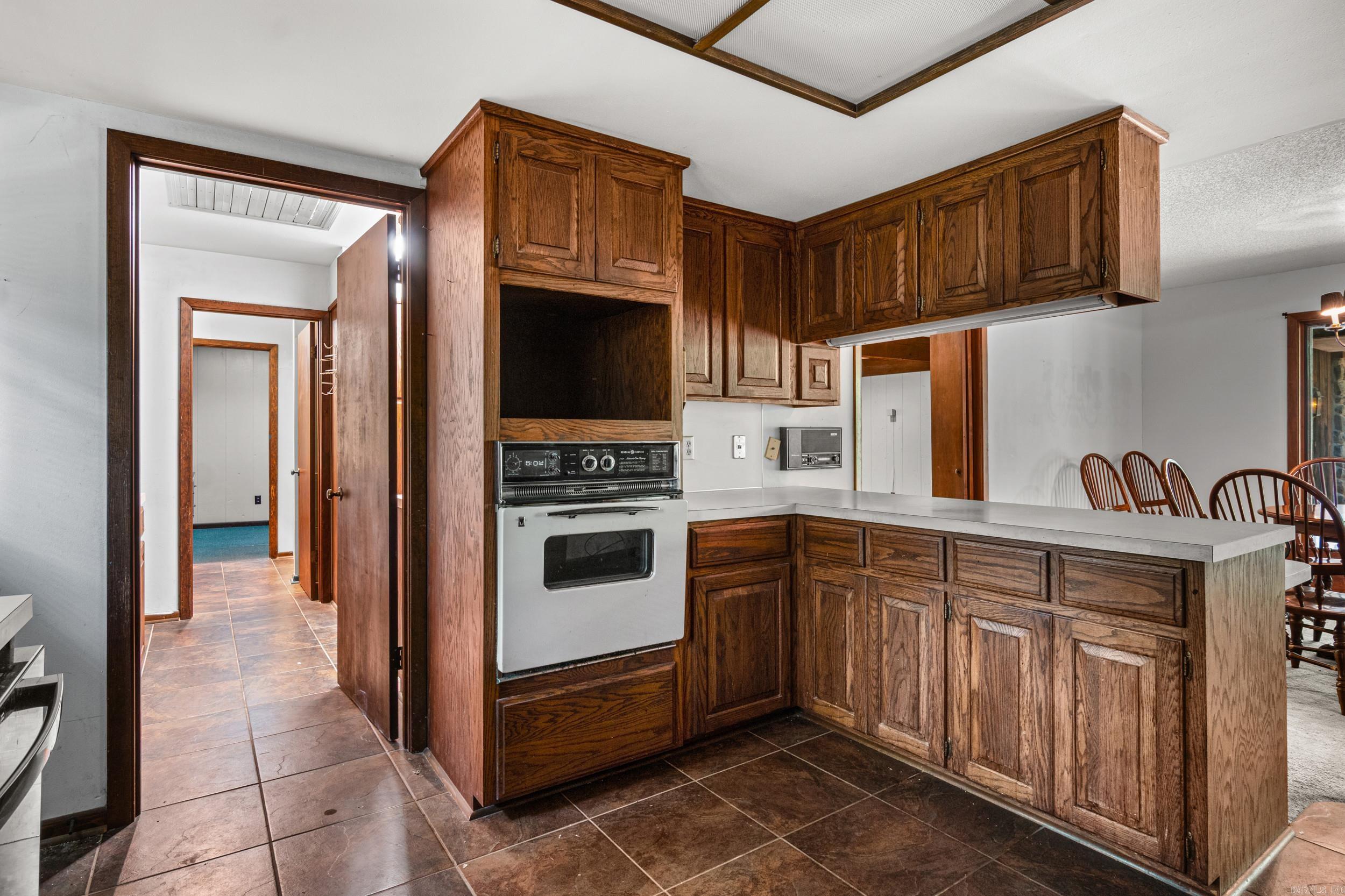 BAYWOOD - LAKE - Residential
