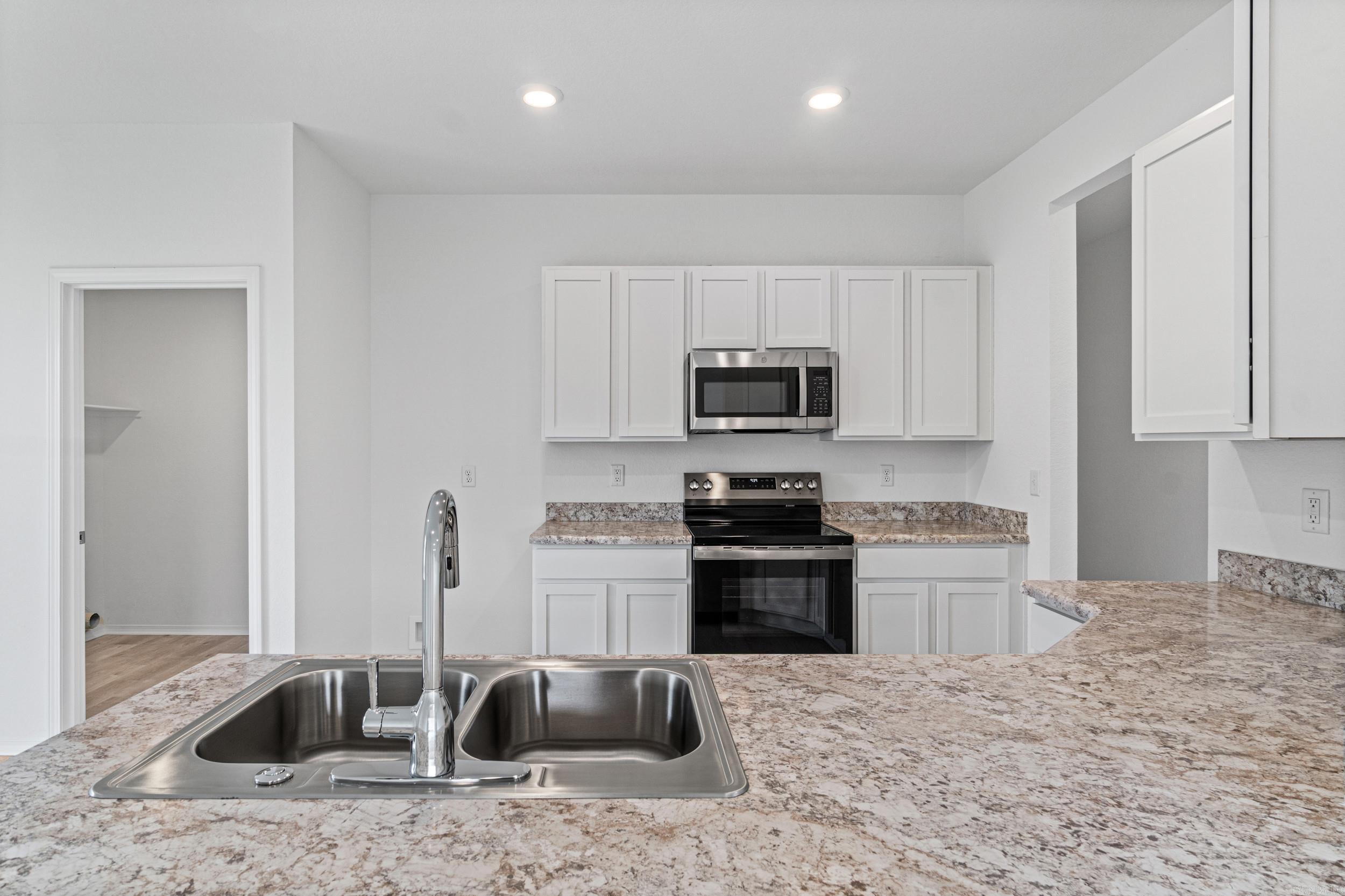 DEERFIELD ESTATES - Residential