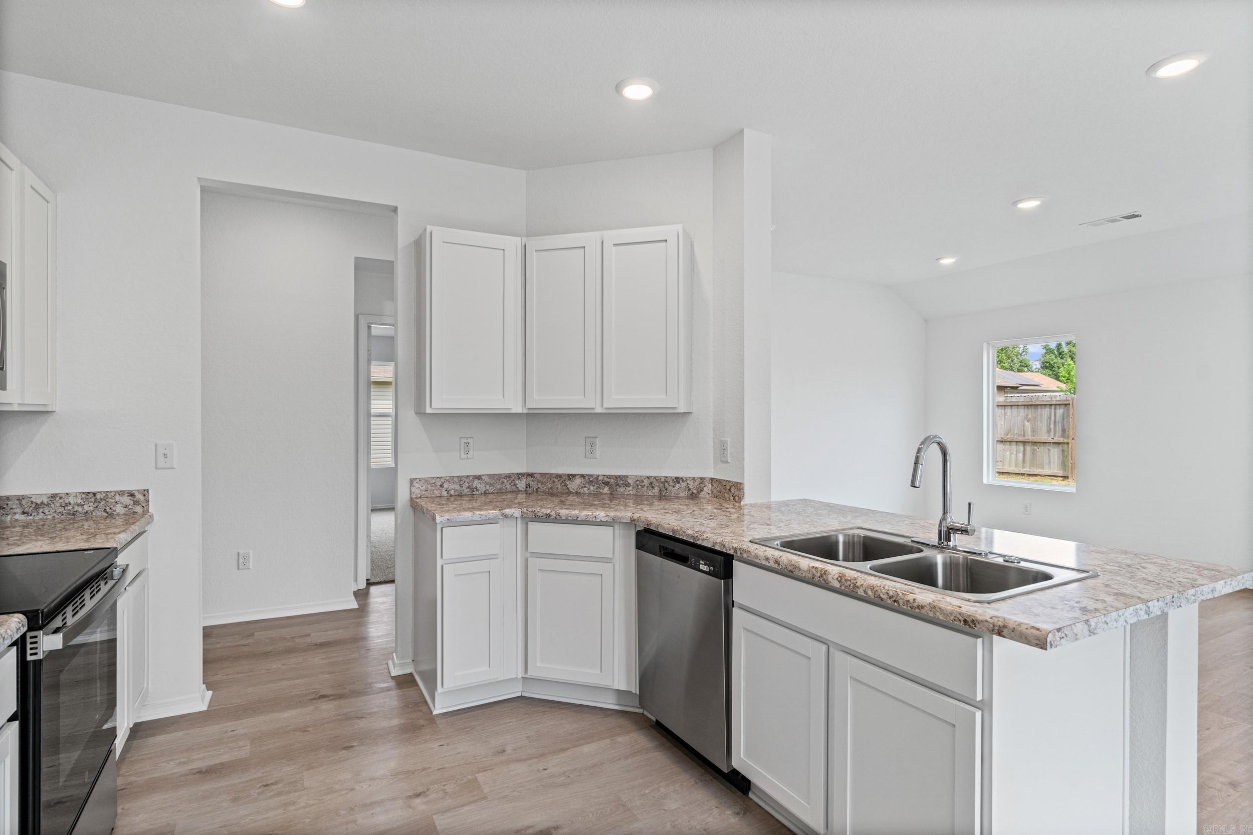 DEERFIELD ESTATES - Residential