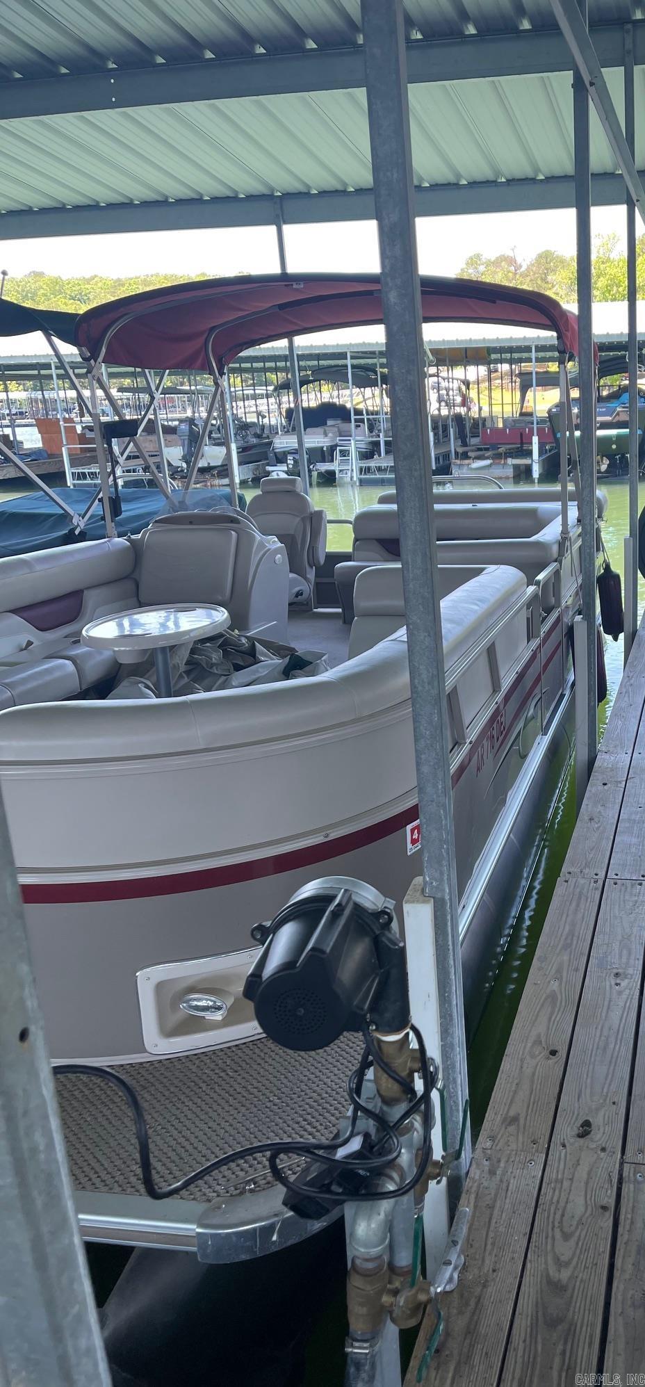 CASTLE RIDGE - Residential