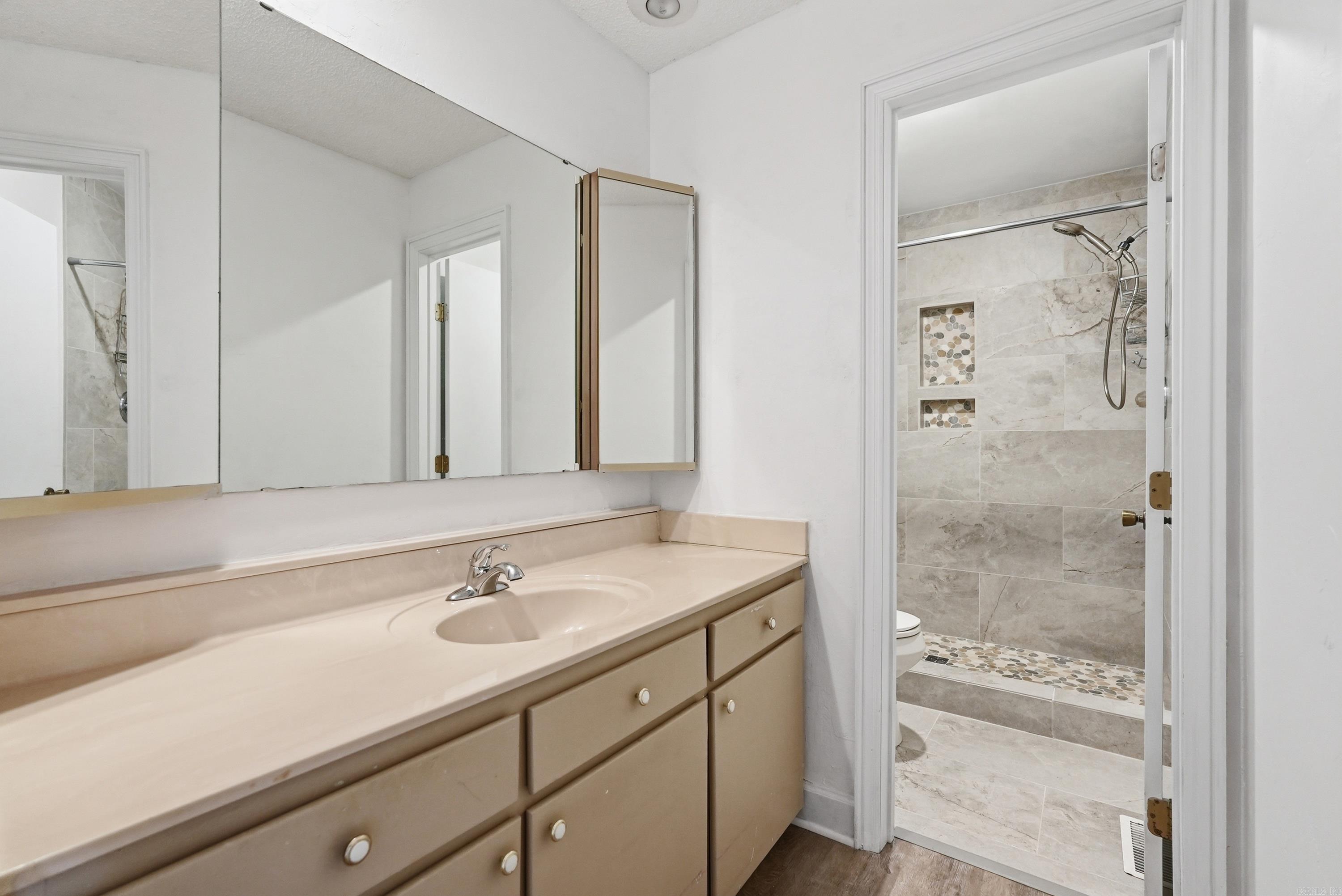 CASTLE RIDGE - Residential