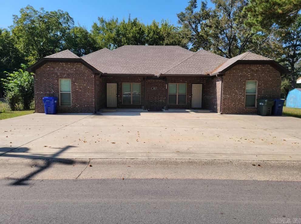This beautiful three-bedroom, two-bathroom duplex, built in 2020, offers approximately 1,200 square feet of living space. The home is all-electric and includes major appliances such as a refrigerator, microwave, dishwasher, and garbage disposal. Each unit features its own private back patio and shares a spacious backyard ā perfect for relaxing or entertaining. Ample parking is available, with space for up to four vehicles per unit. NO PETS Please note: Furniture is not included. The property is currently being used as an Airbnb, and short-term leases are available. An application and background check are required for all tenants.