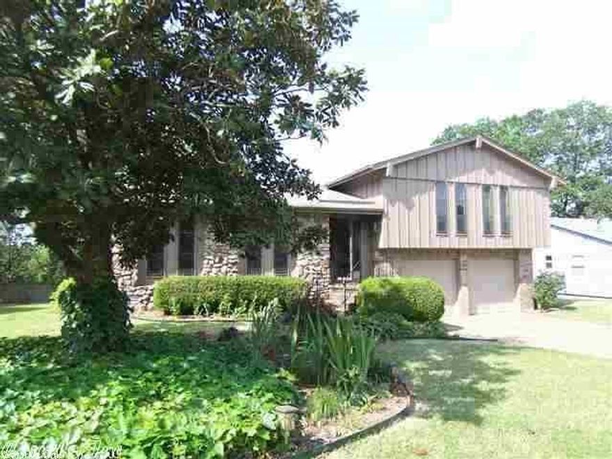 Charming split-level w/open plan & 2 SPACIOUS LIVING areas! Built-ins across wall in living room, den-skylights/Rock wet bar & WBFP! UPDATED kitchen stainless steel appliances-fridge stays!! HUGE tree-shaded level yard includes land behind privacy fence/2 gates for easy access. LARGE raised deck & patio for outdoor entertaining. Light carpets. MAJOR storage in 2-car garage oversized at 655 feet; carpeted area NOT included in footage. Cascades of red roses add to the lovely landscape. Courthouse shows 2044'