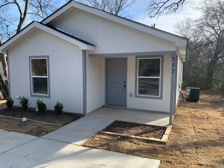 Discover this beautiful new construction currently underway in Hot Springs, Arkansas, offering an ideal combination of style, efficiency, and affordability. Located just minutes from restaurants, shopping, and the historic downtown area, this modern patio home features a thoughtful design that embodies contemporary living.  With its attractive Smart Siding and stylish modern colors, this home will provide impressive curb appeal. Inside, you'll find sleek flooring, exquisite granite countertops, and an open layout that promotes comfortable living. Perfectly suited for those who value both aesthetics and practicality, this 3-bedroom, 2-bath home invites you to enjoy a lifestyle of comfort.  Experience the vibrant atmosphere of Hot Springs, known for its iconic bathhouses and rich history. Don’t miss your chance to make this inviting patio home your own and embrace all the relaxation and excitement that this renowned city has to offer!