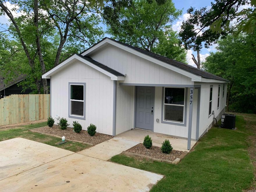 Discover this beautiful new construction currently completed in Hot Springs, Arkansas, offering an ideal combination of style, efficiency, and affordability. Located just minutes from restaurants, shopping, and the historic downtown area, this modern patio home features a thoughtful design that embodies contemporary living. Seller Concessions**** $5,000 in Closing Costs Assistance**** With its attractive Smart Siding and stylish modern colors, this home will provide impressive curb appeal. Inside, you'll find sleek flooring, exquisite granite countertops, and an open layout that promotes comfortable living. Perfectly suited for those who value both aesthetics and practicality, this 3-bedroom, 2-bath home invites you to enjoy a lifestyle of comfort.  Seller Concessions**** $5,000 in Closing Costs Assistance****