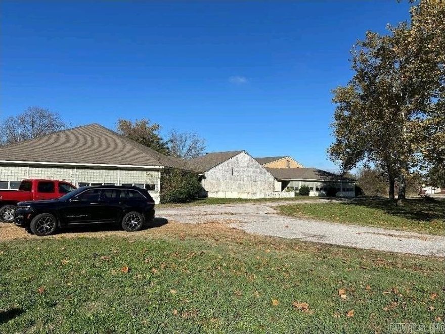 Former Jr. High school converted to Church facility, excellent high traffic, high visibility location, 12 acres of level lot ideal for community center, church, convenience store, subdivision, community athletic fields etc.