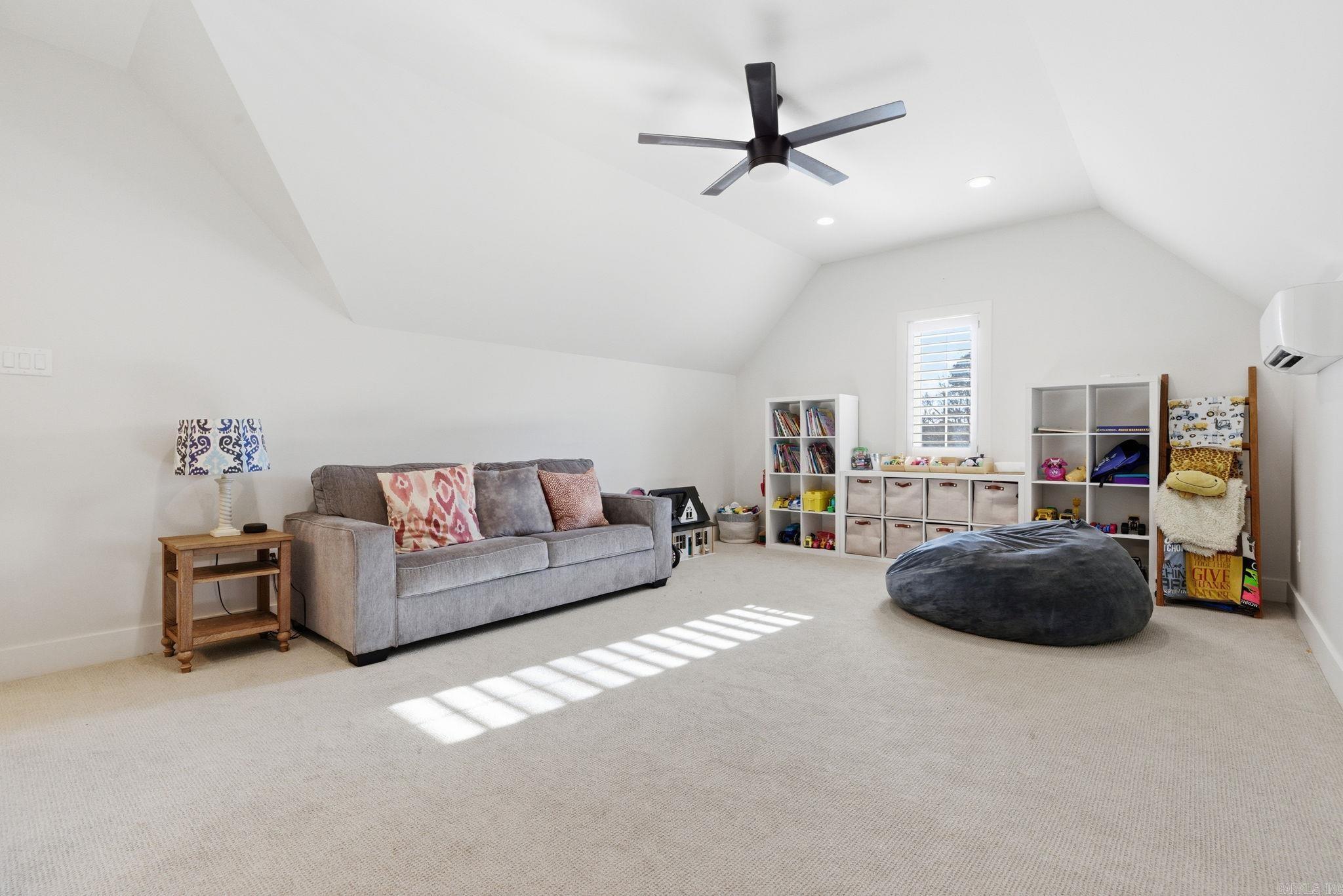 HURRICANE LAKE EST - Residential