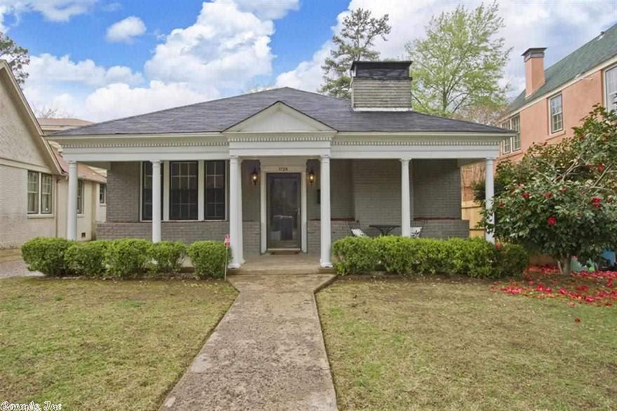 Charming 1 level Heights home. Formal living & dining rooms plus open kitchen dining, family room. Kitchen has new stainless steel gas Jenn-Air range w/ downdraft & convection oven & a new stainless steel dishwasher. Plantation shutters in Formal Living & Dining Room, elegant mouldings & several built-ins w/great storage. Hardwood floors. Spacious master bedroom. Privacy fenced yard with a covered porch & deck with outdoor speakers, landscape lighting, gated driveway to 1 car garage. New roof 2009.