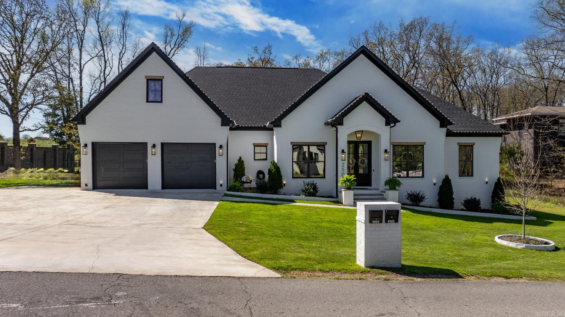 CRESTHAVEN - Residential