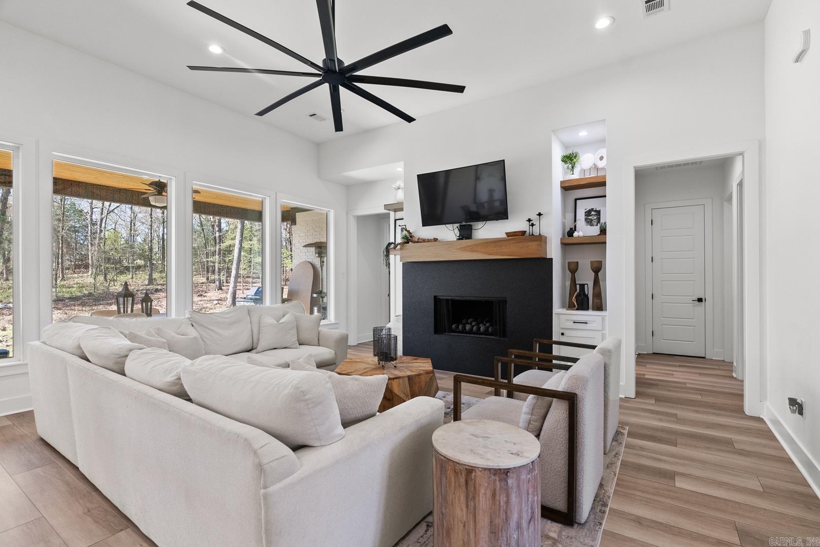 CRESTHAVEN - Residential
