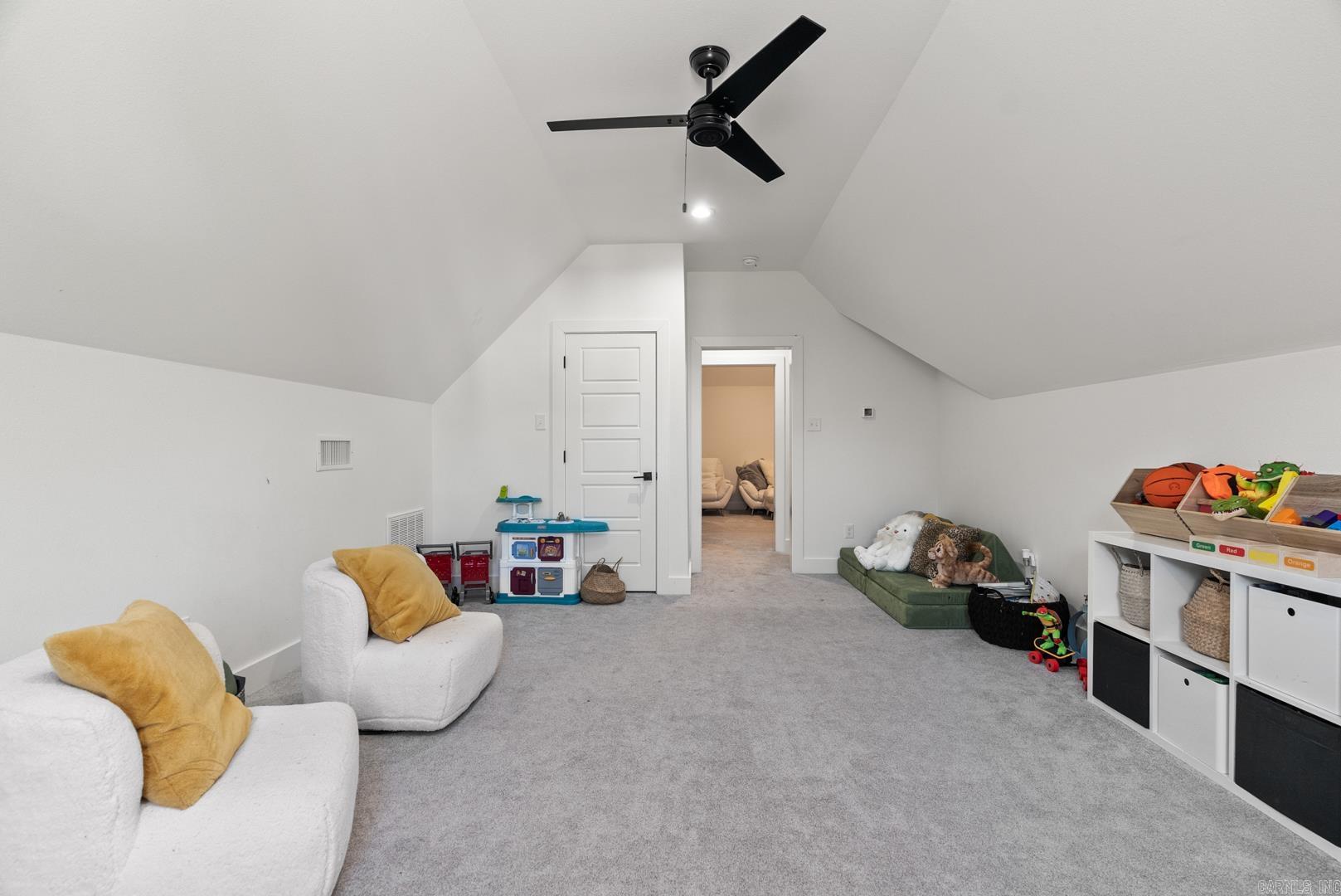 CRESTHAVEN - Residential