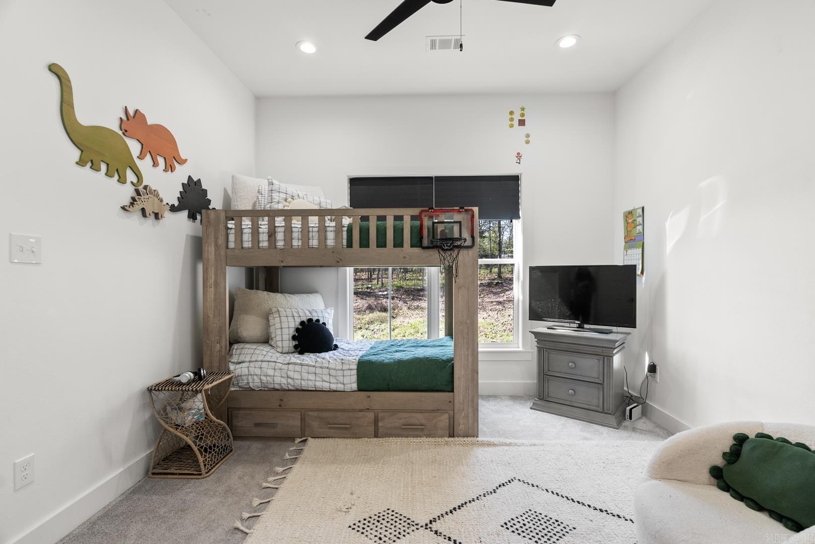 CRESTHAVEN - Residential