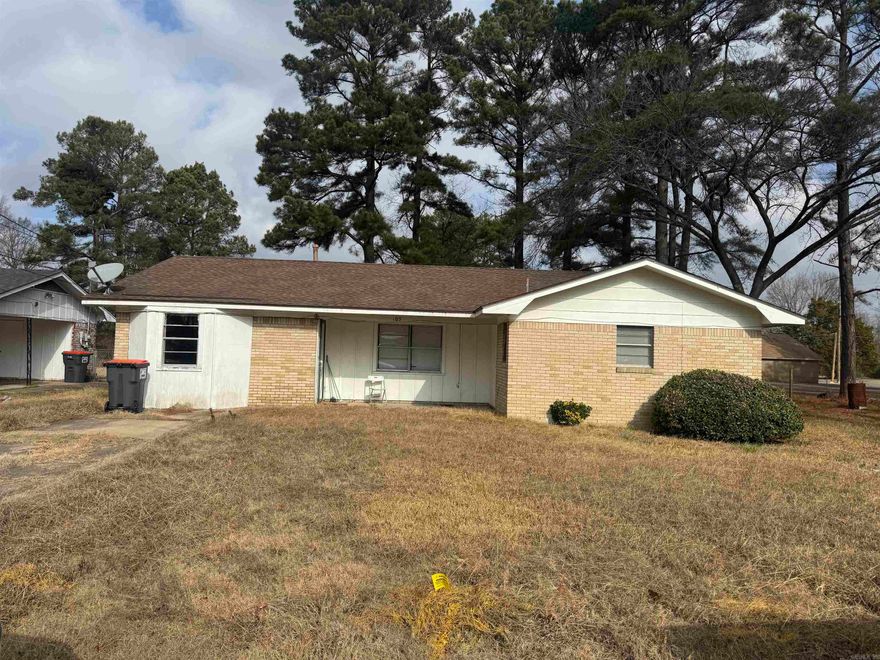 Great opportunity for a nice home for first time home buyers! Or anyone!! This home has a little over 1500 sq ft , 3 bedroom 1.5 bath! Large fenced in back yard will be great for you sweet pet or letting the children play!  Great LOCATION, near hospital and all amenities you would need!! Including wal mart, and chickfile! Call today for your tour!