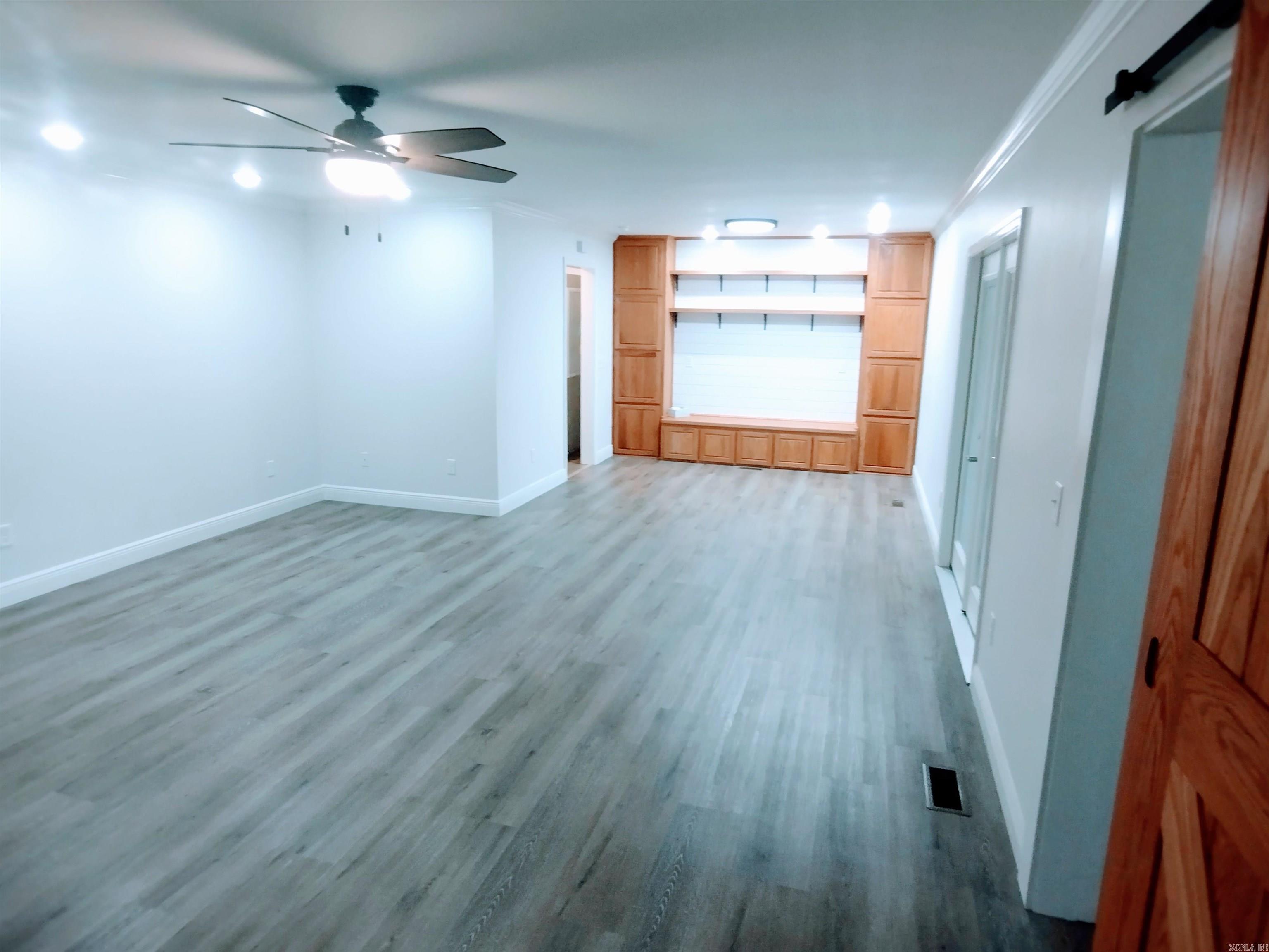 EAST SIDE - Residential