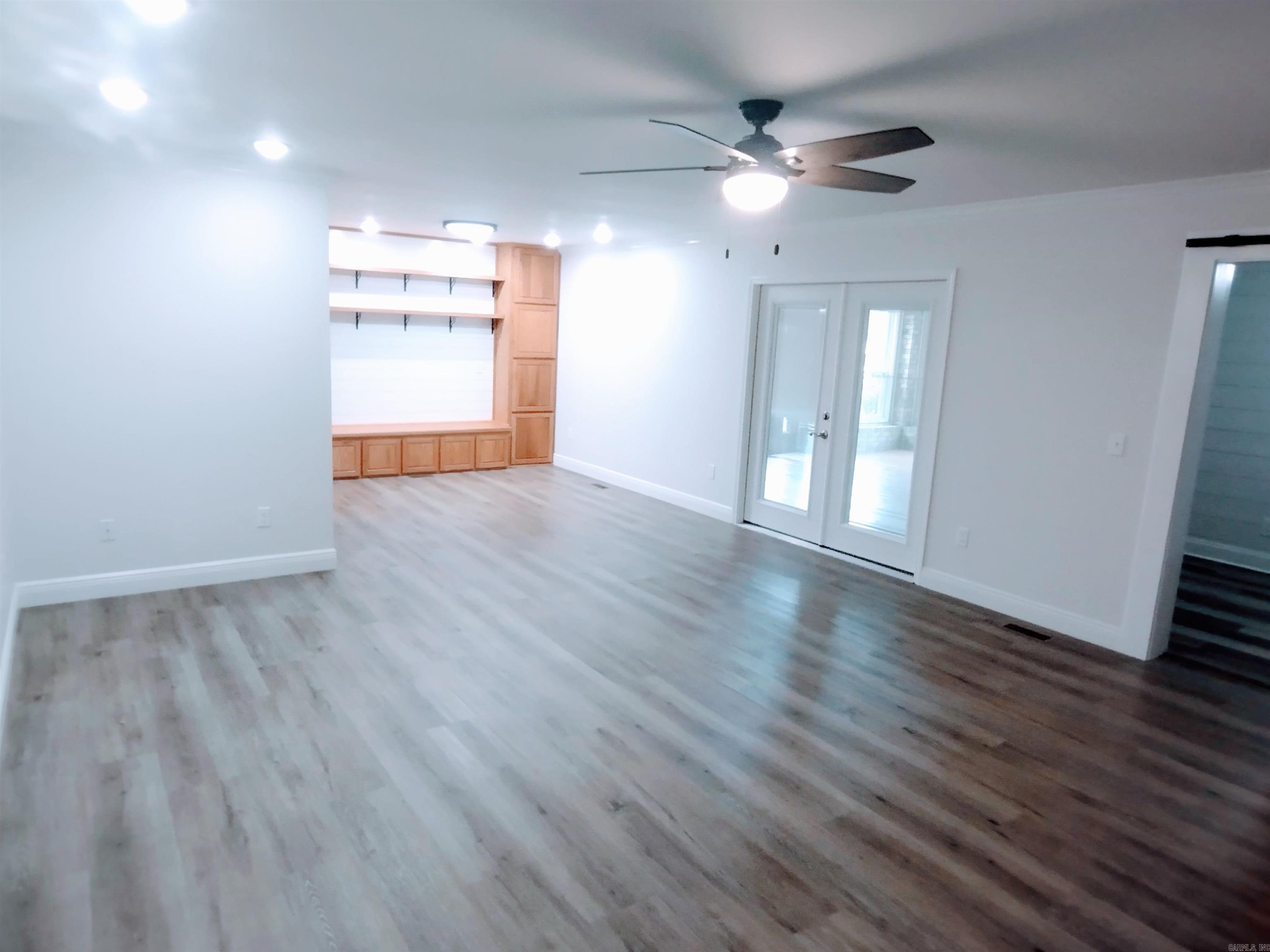 EAST SIDE - Residential