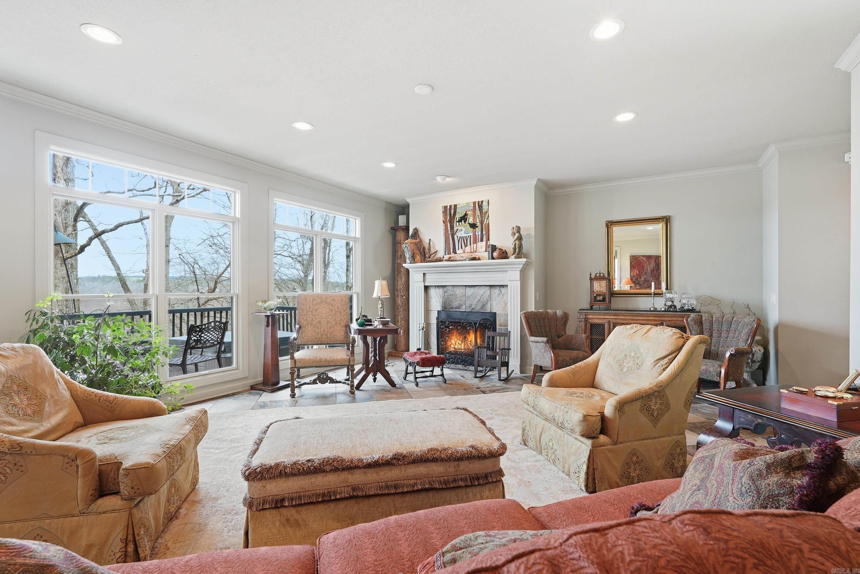 ALTA VISTA - Residential