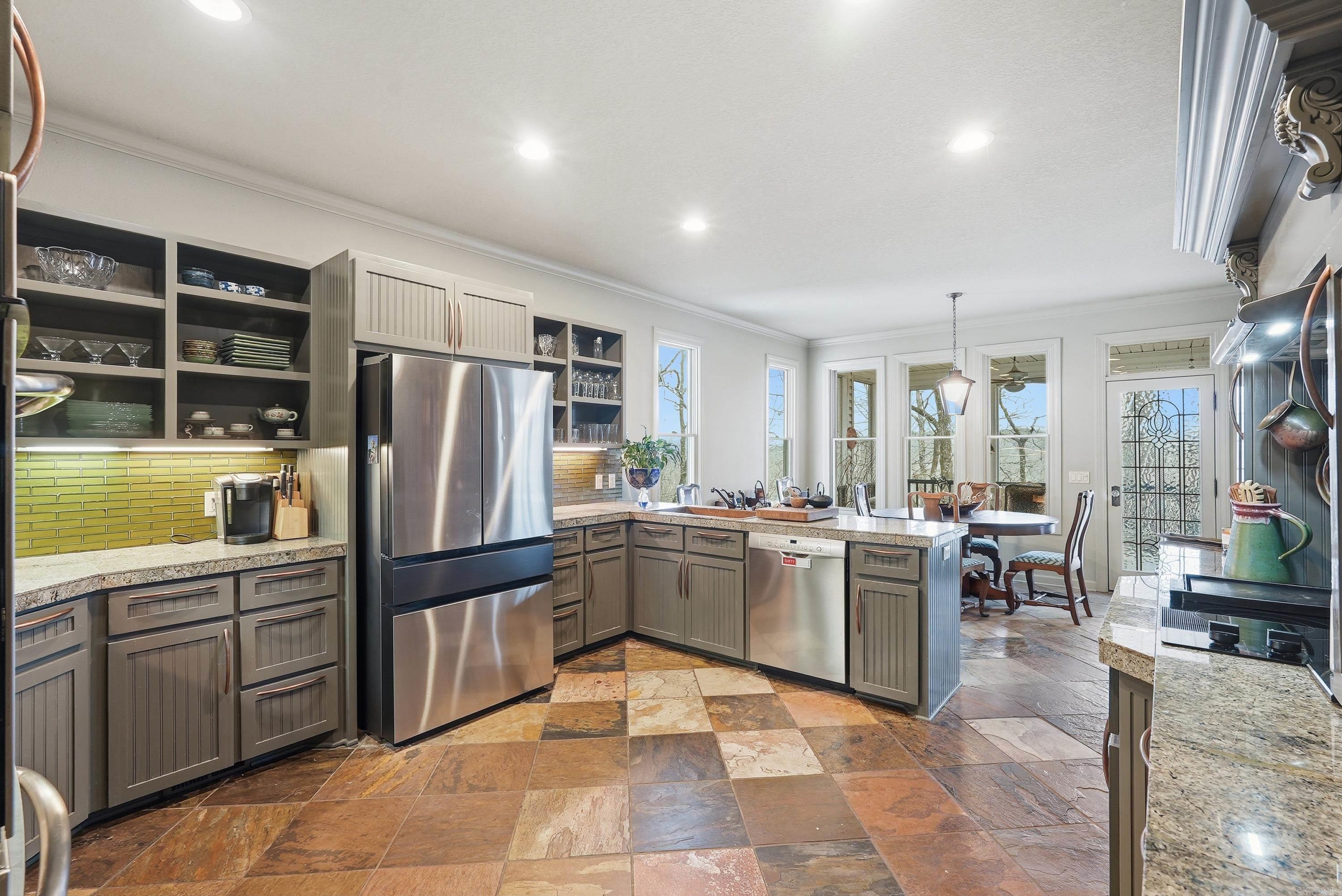 ALTA VISTA - Residential