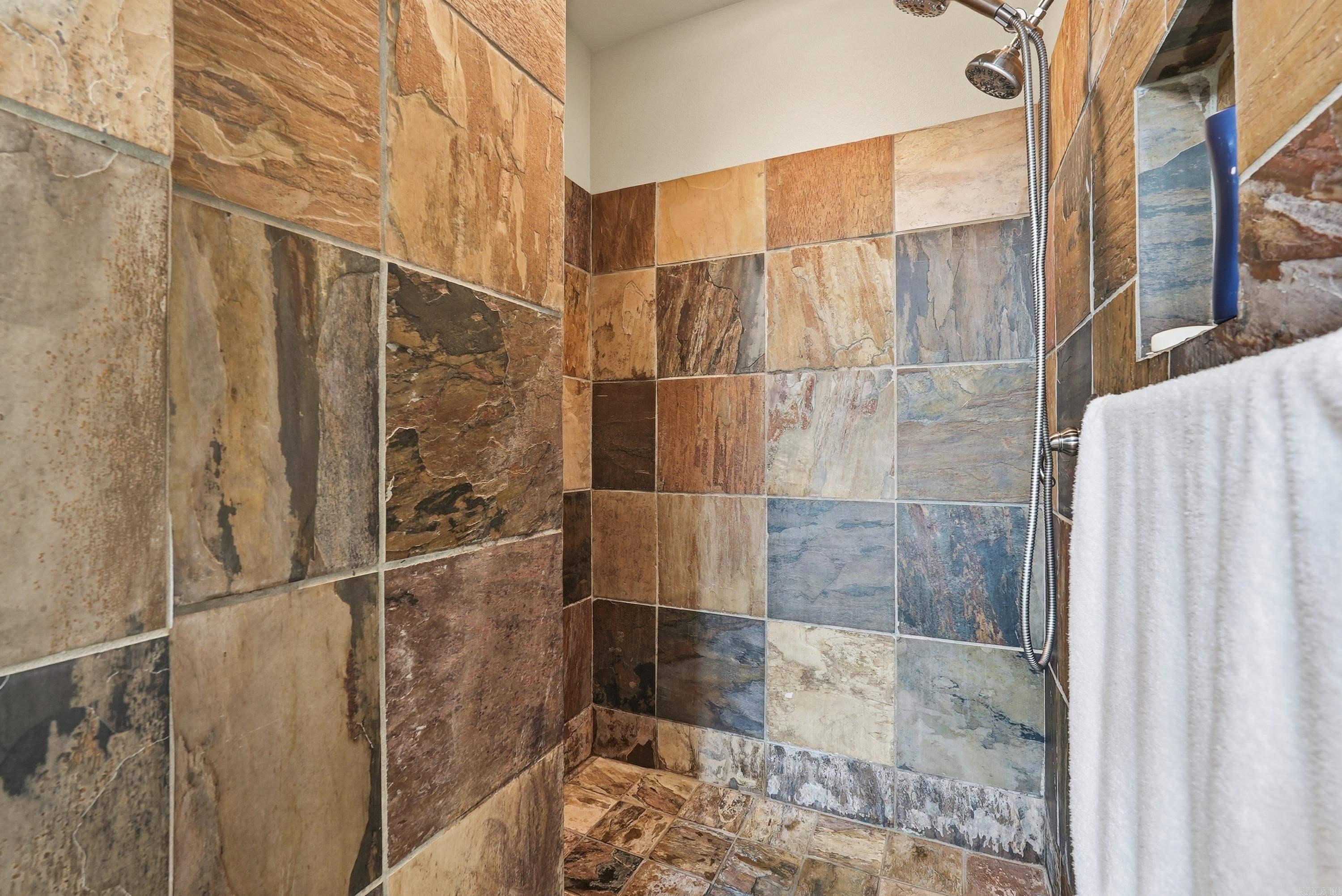 ALTA VISTA - Residential