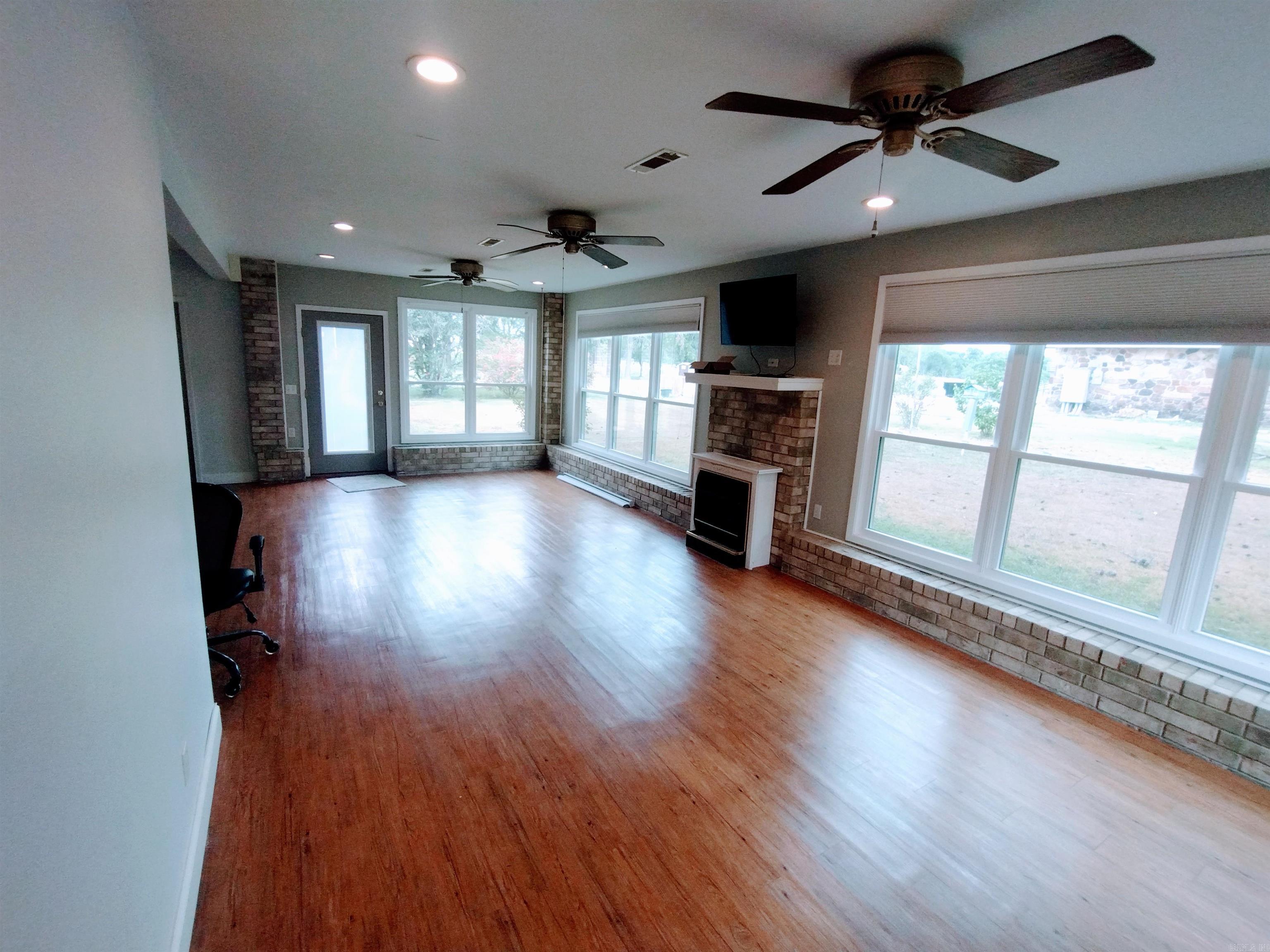 EAST SIDE - Residential