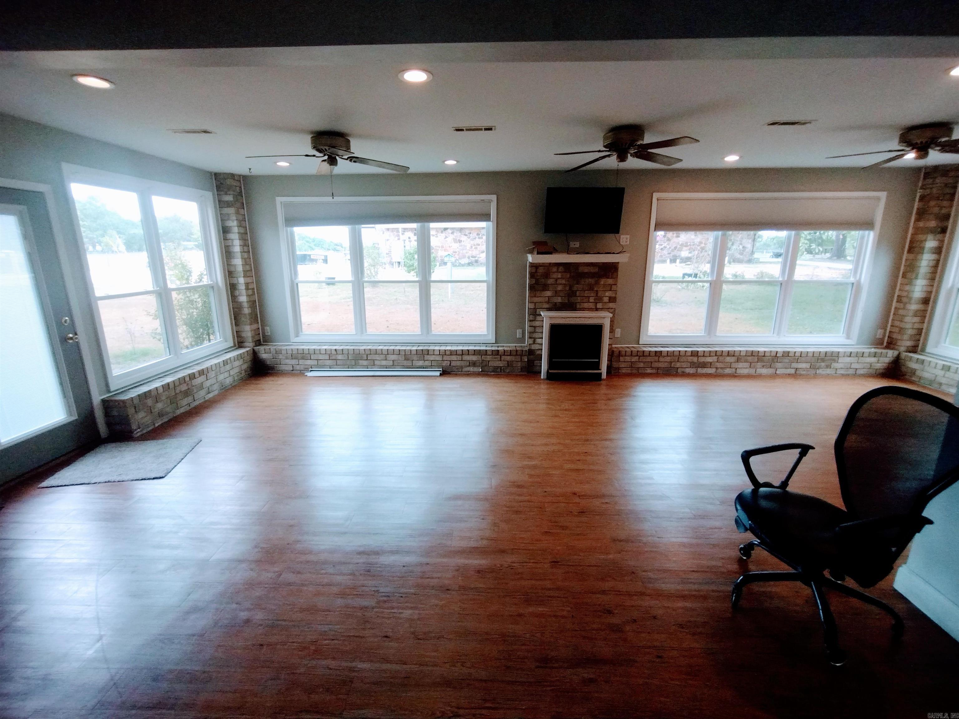 EAST SIDE - Residential