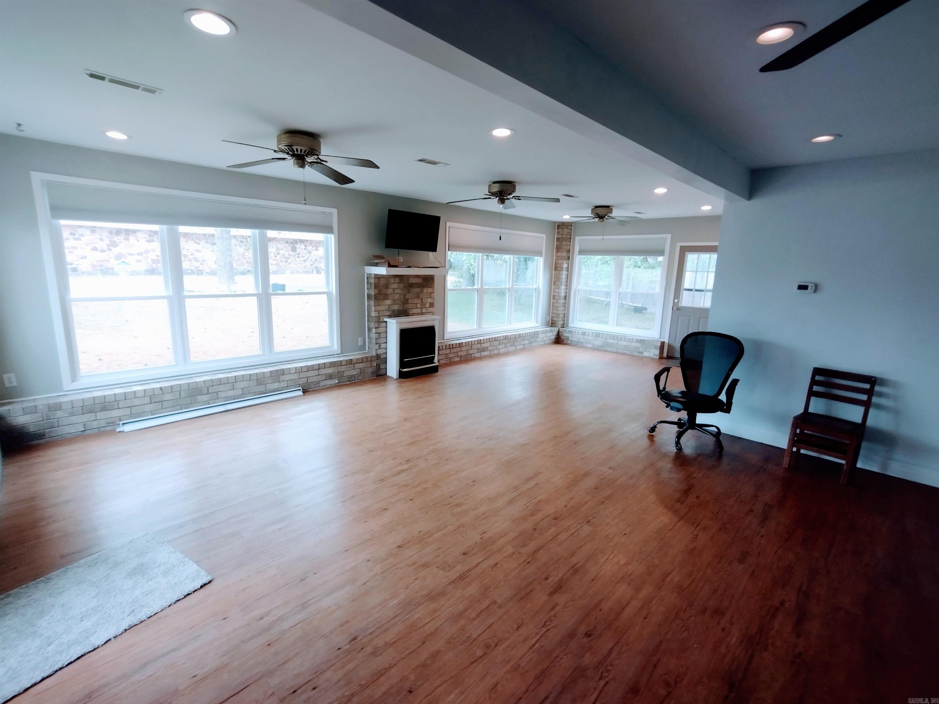 EAST SIDE - Residential