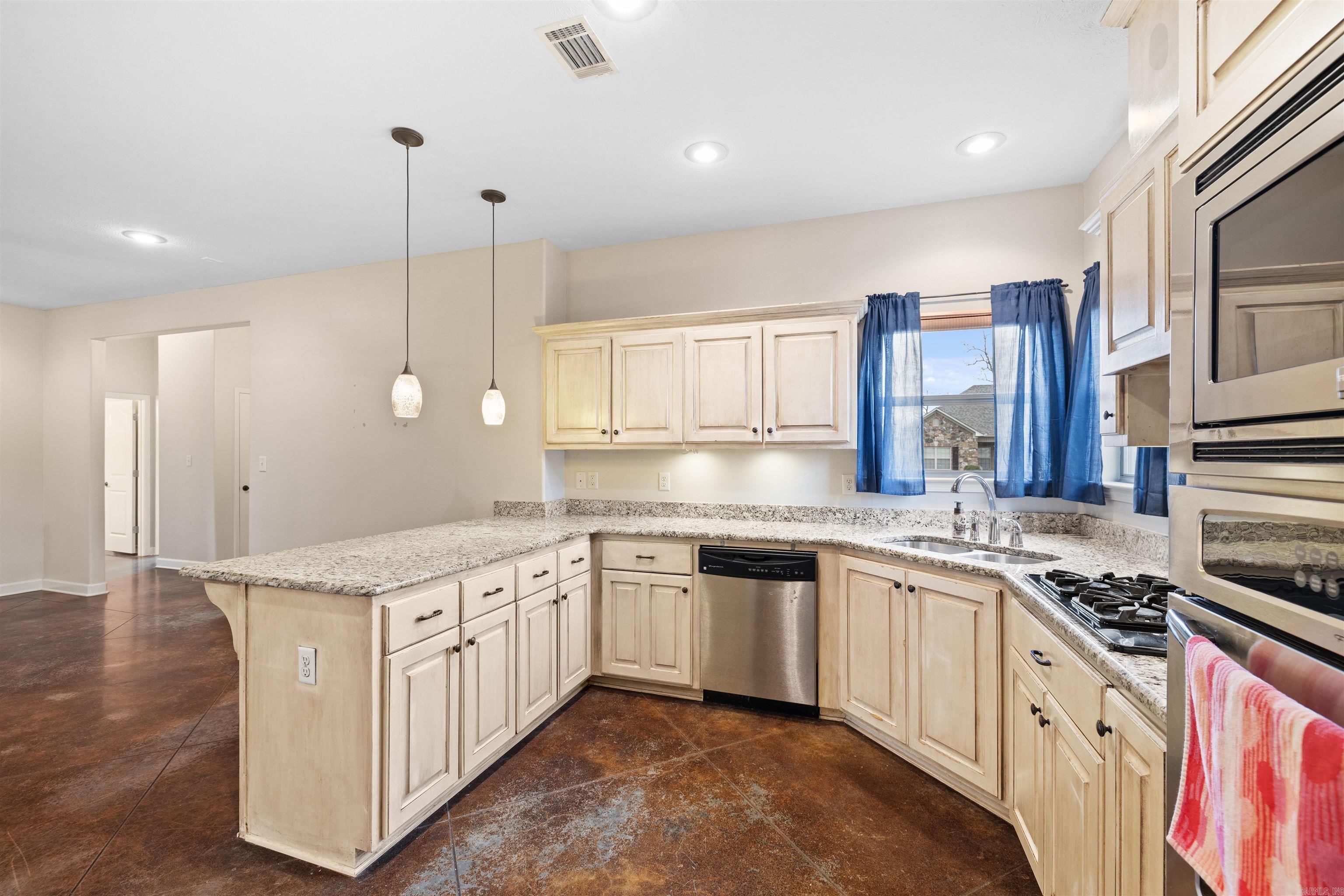 SAGEBRUSH COVE - Residential