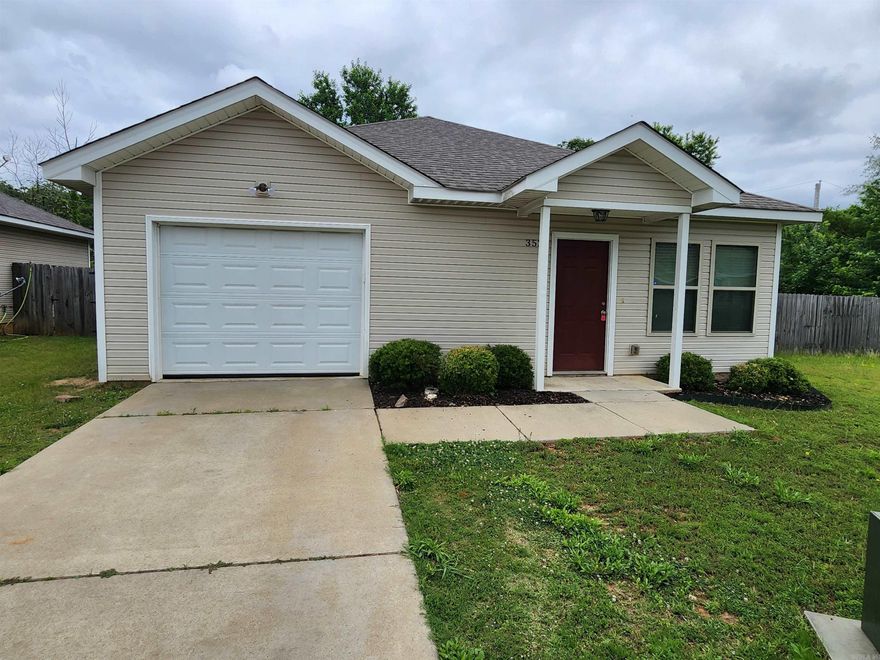 Welcome to 3527 Terrace Hill Court in Benton, AR! This charming 3 bedroom, 2 bathroom house is the perfect place to call home. The kitchen features a stove, microwave, and kitchen island, making meal prep a breeze. With a cozy layout and plenty of natural light, this house is sure to make you feel right at home. Don't miss out on the opportunity to make this lovely house your own. Contact us today to schedule a tour!