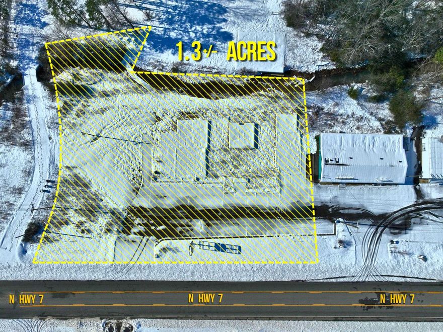 LOCATION! LOCATION! LOCATION!  HIGH TRAFFIC AREA WITH APPROX 270 FEET OF HIGHWAY FRONTAGE ON HWY 7 NORTH! THE PERFECT PLACE FOR YOUR BUSINESS!  LOCATED LESS THAN 5 MINUTES SOUTH OF THE HOT SPRINGS VILLAGE WEST GATE ENTRANCE AND LESS THAN 5 MINUTES NORTH OF WALMART! SO MANY OPTIONS AVAILABLE WITH THIS ONE!! SELLER IS MOTIVATED! BRING ALL OFFERS!