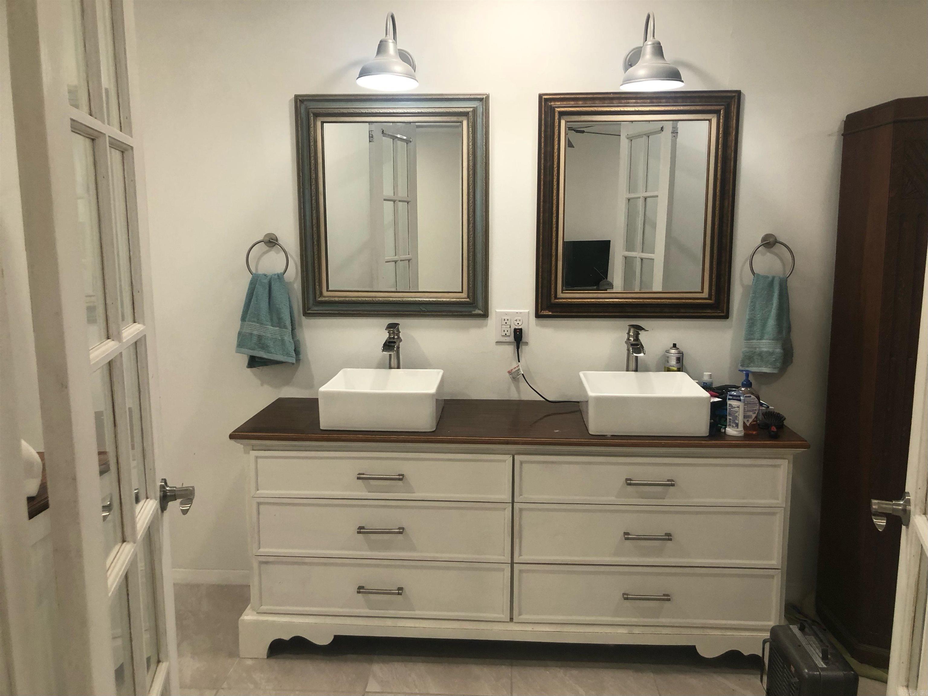 PEBBLE LAKE - Residential