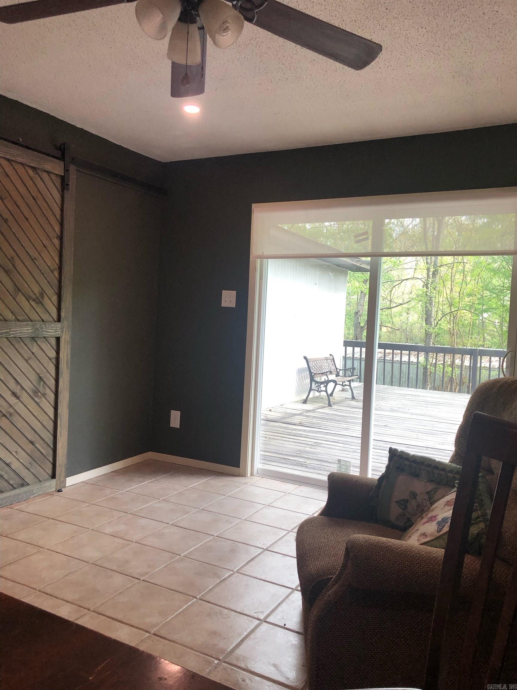 PEBBLE LAKE - Residential