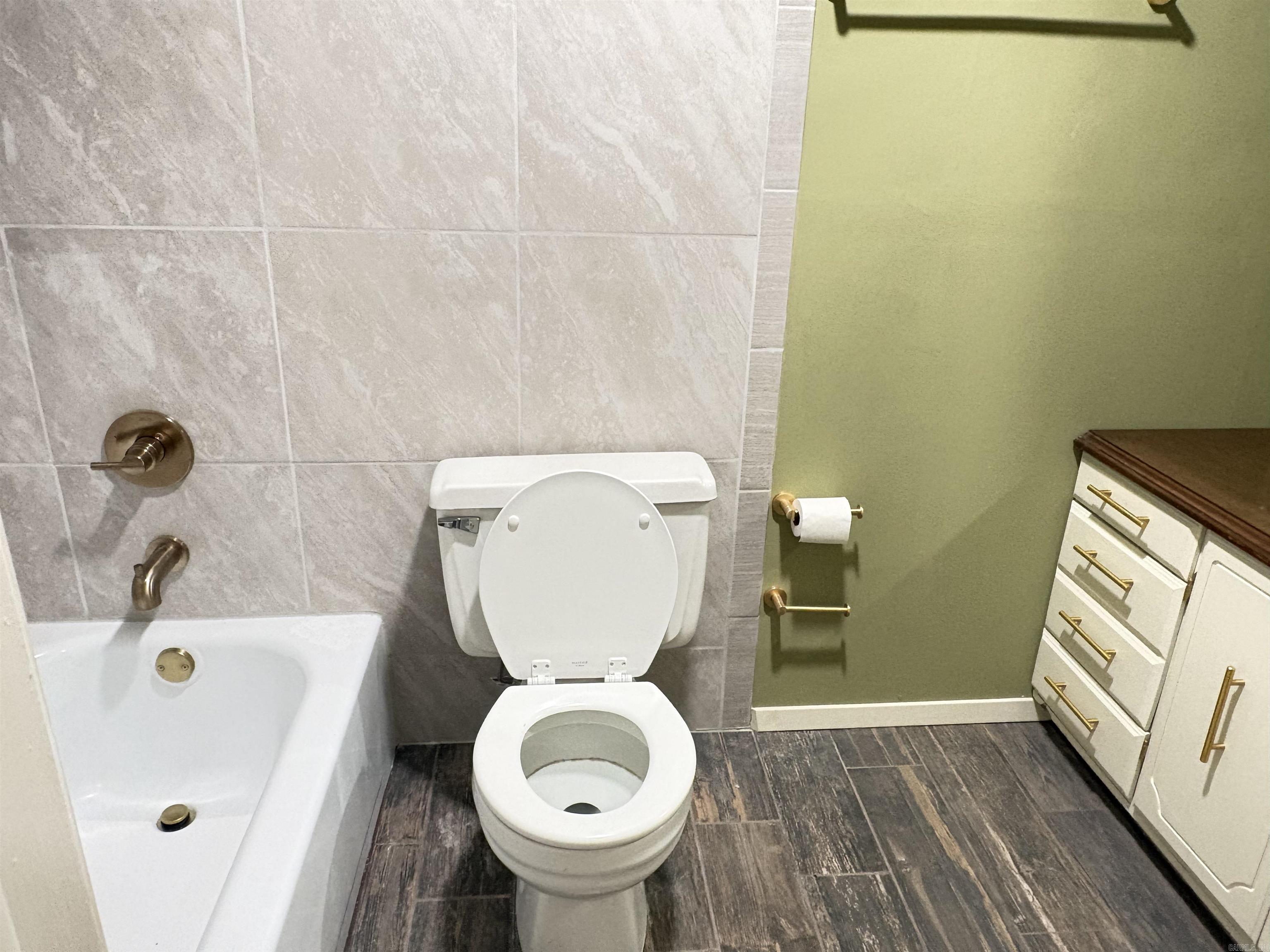 PEBBLE LAKE - Residential