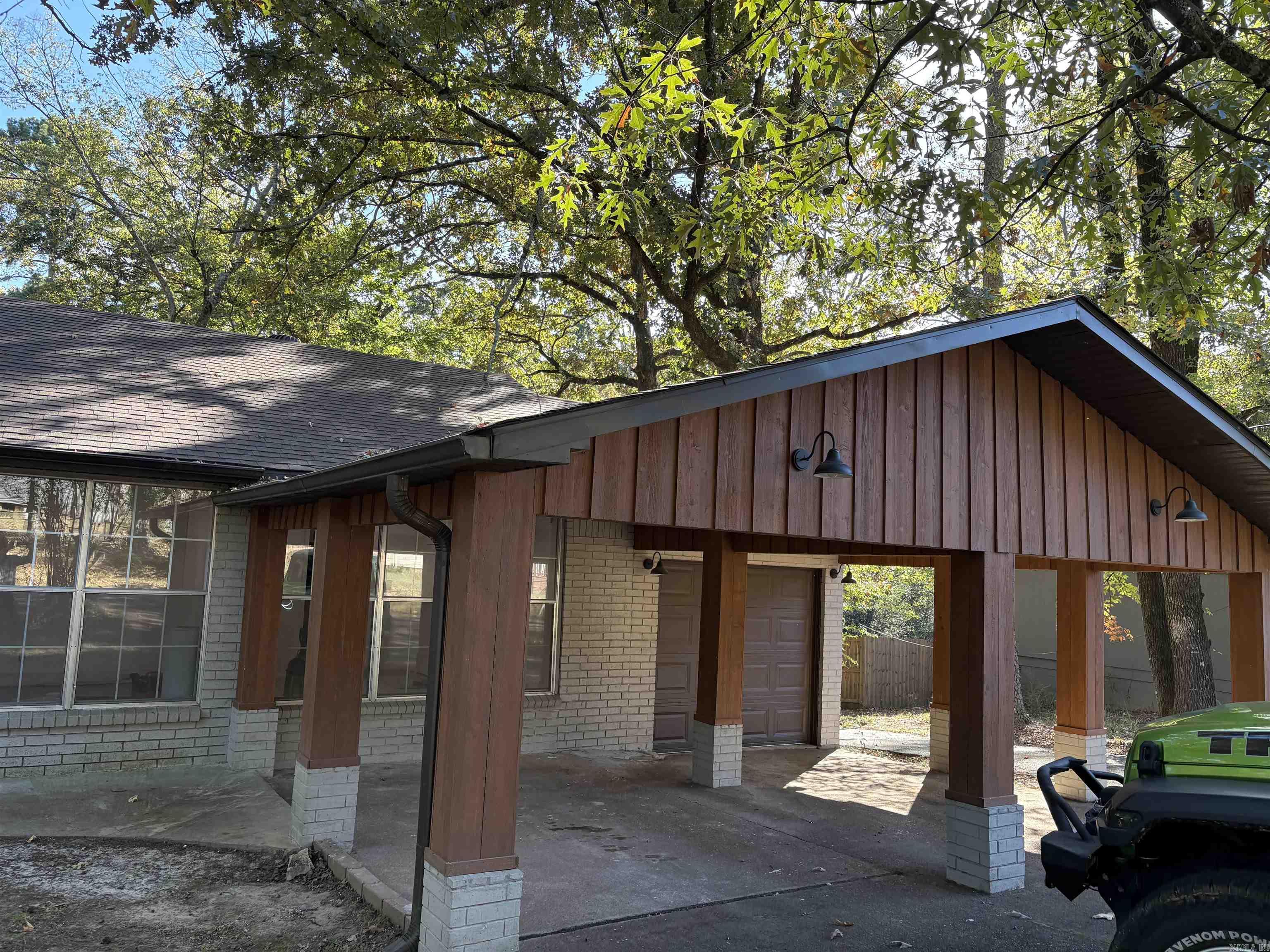 PEBBLE LAKE - Residential