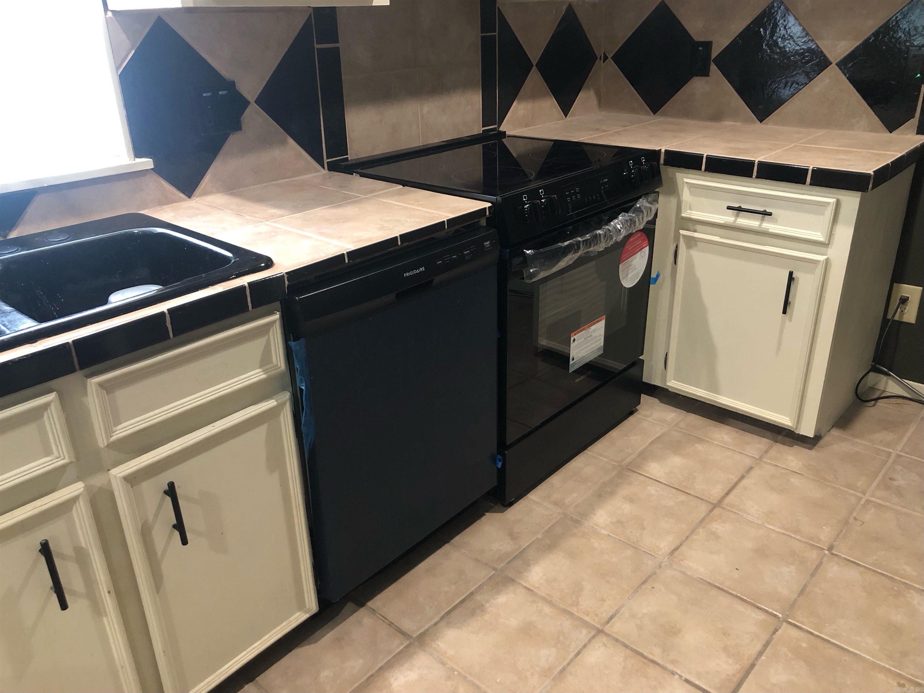 PEBBLE LAKE - Residential