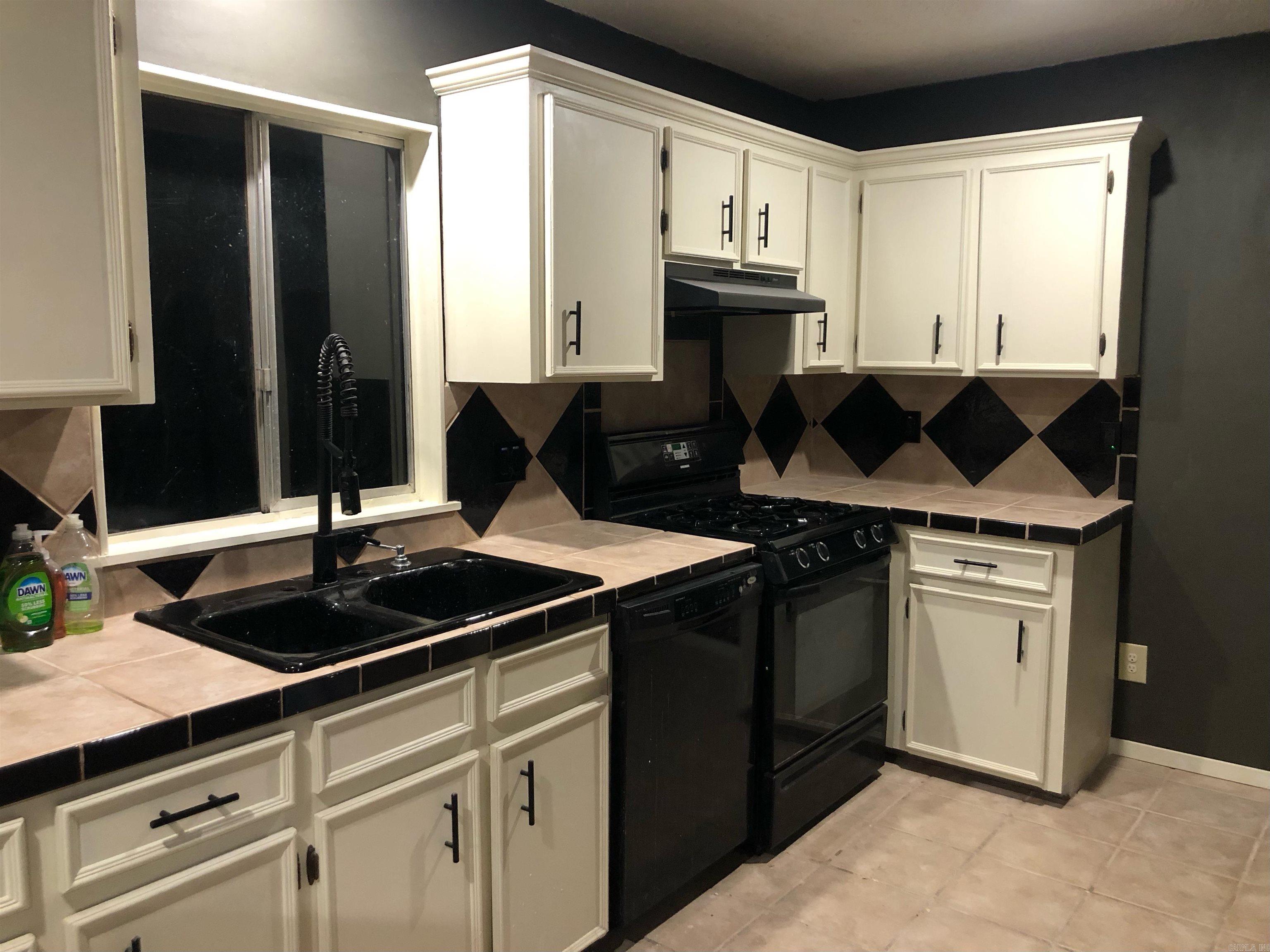 PEBBLE LAKE - Residential