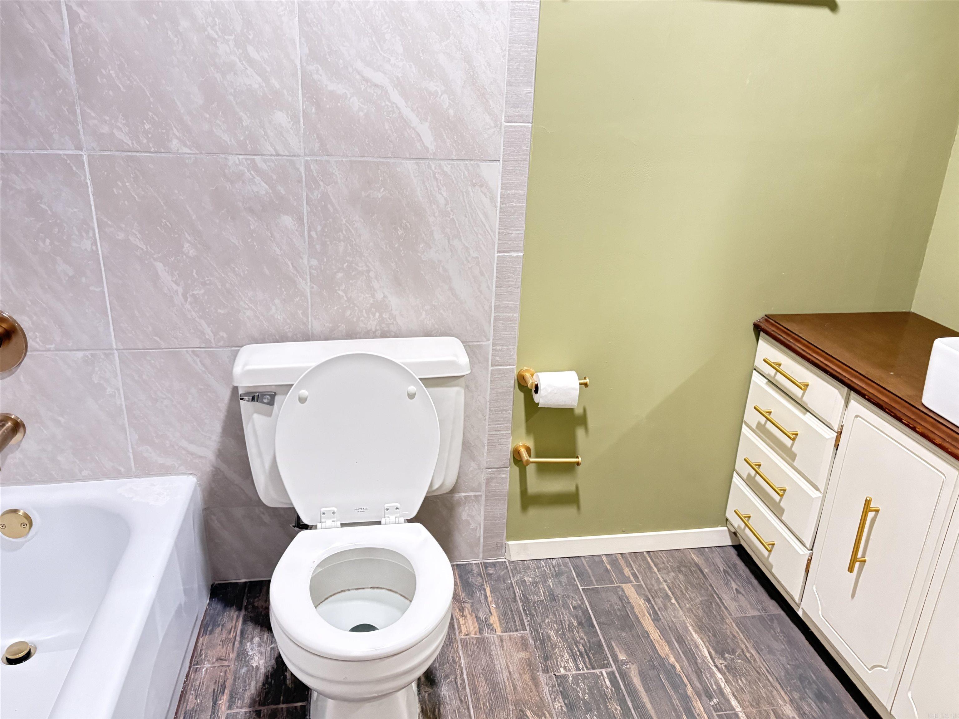 PEBBLE LAKE - Residential