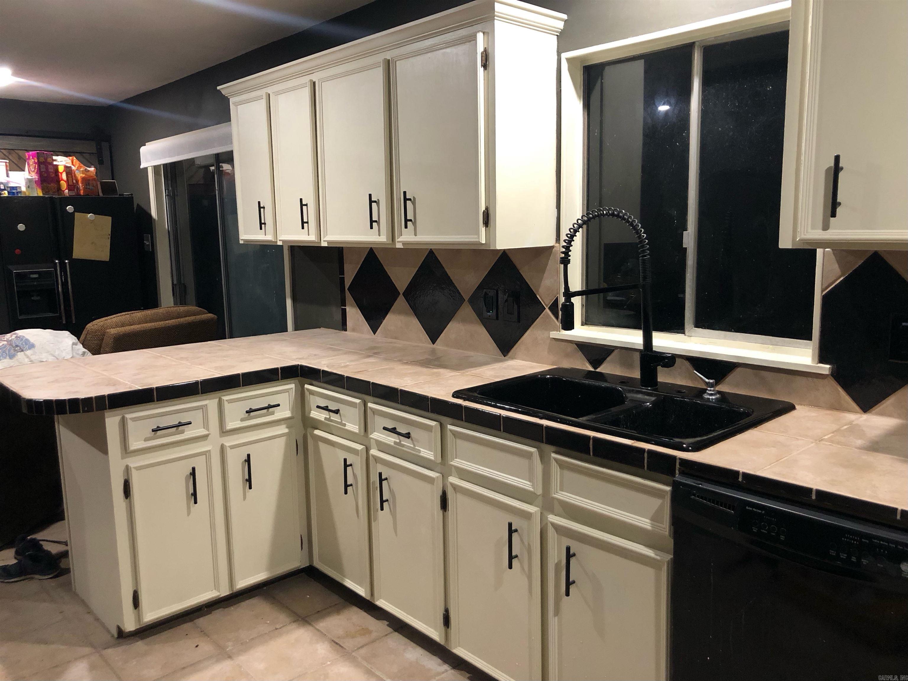 PEBBLE LAKE - Residential