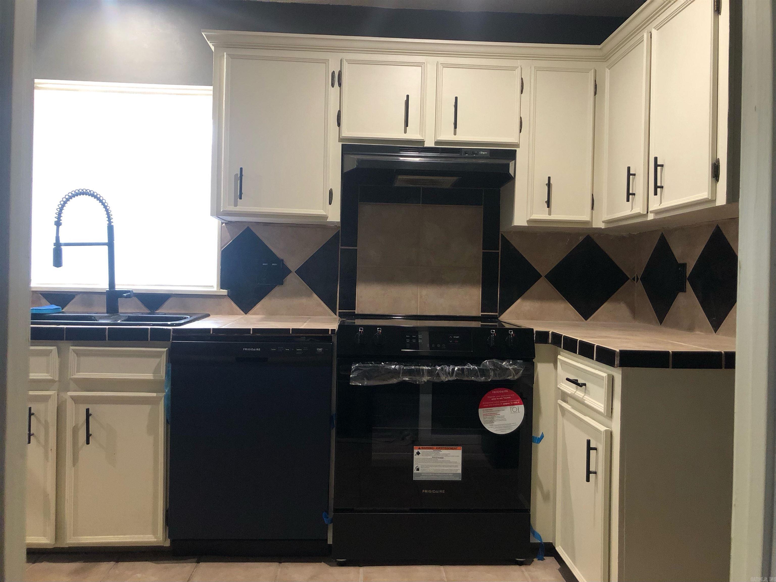 PEBBLE LAKE - Residential