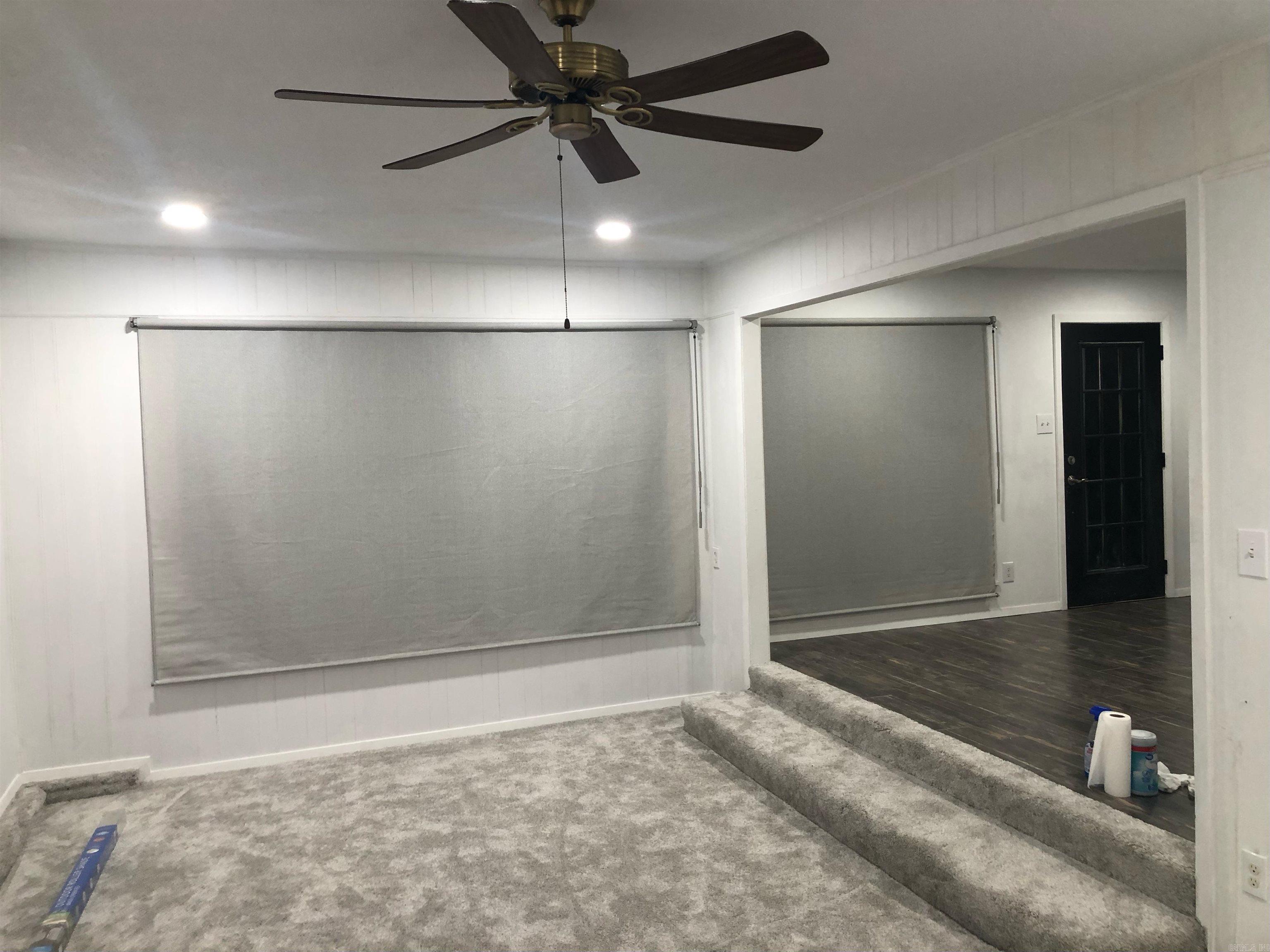 PEBBLE LAKE - Residential