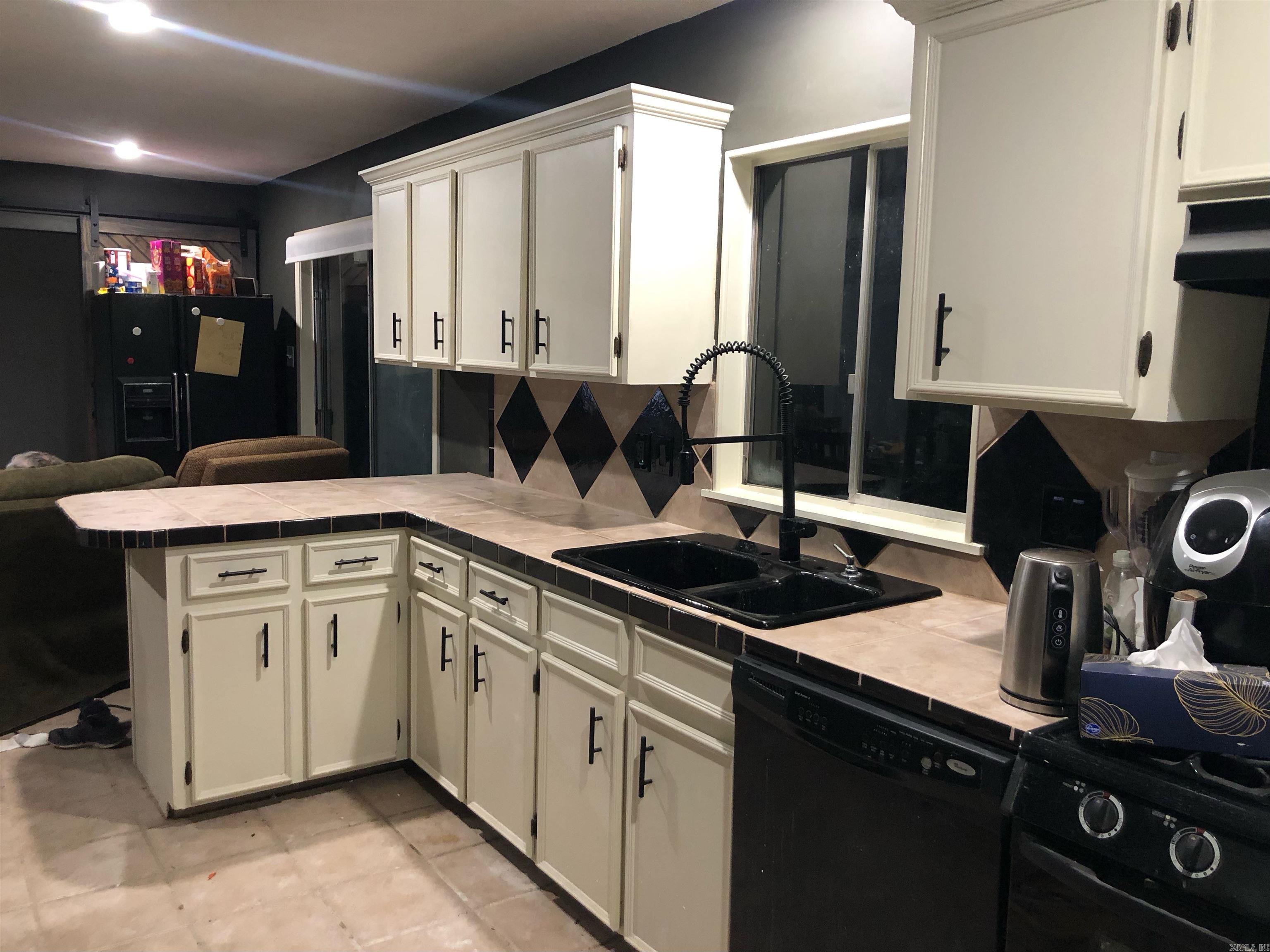 PEBBLE LAKE - Residential