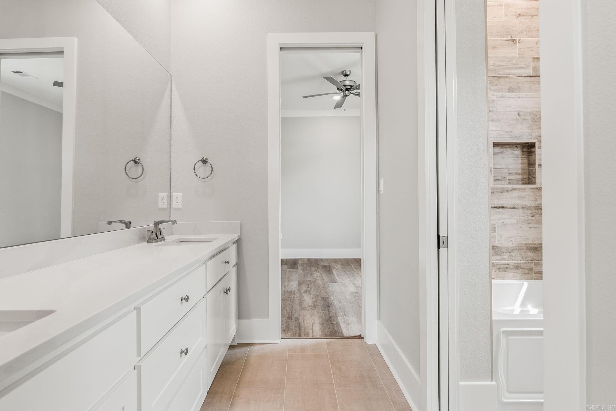 COUNTRY CLUB OF AR THE PH XXIV-C - Residential