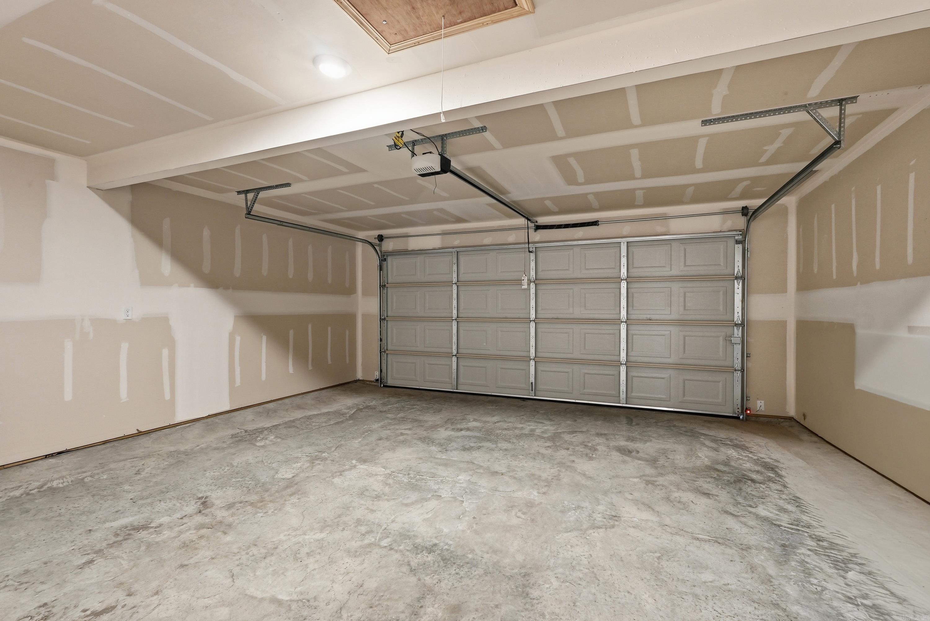 WHITE OAK CROSSING - Residential Lease