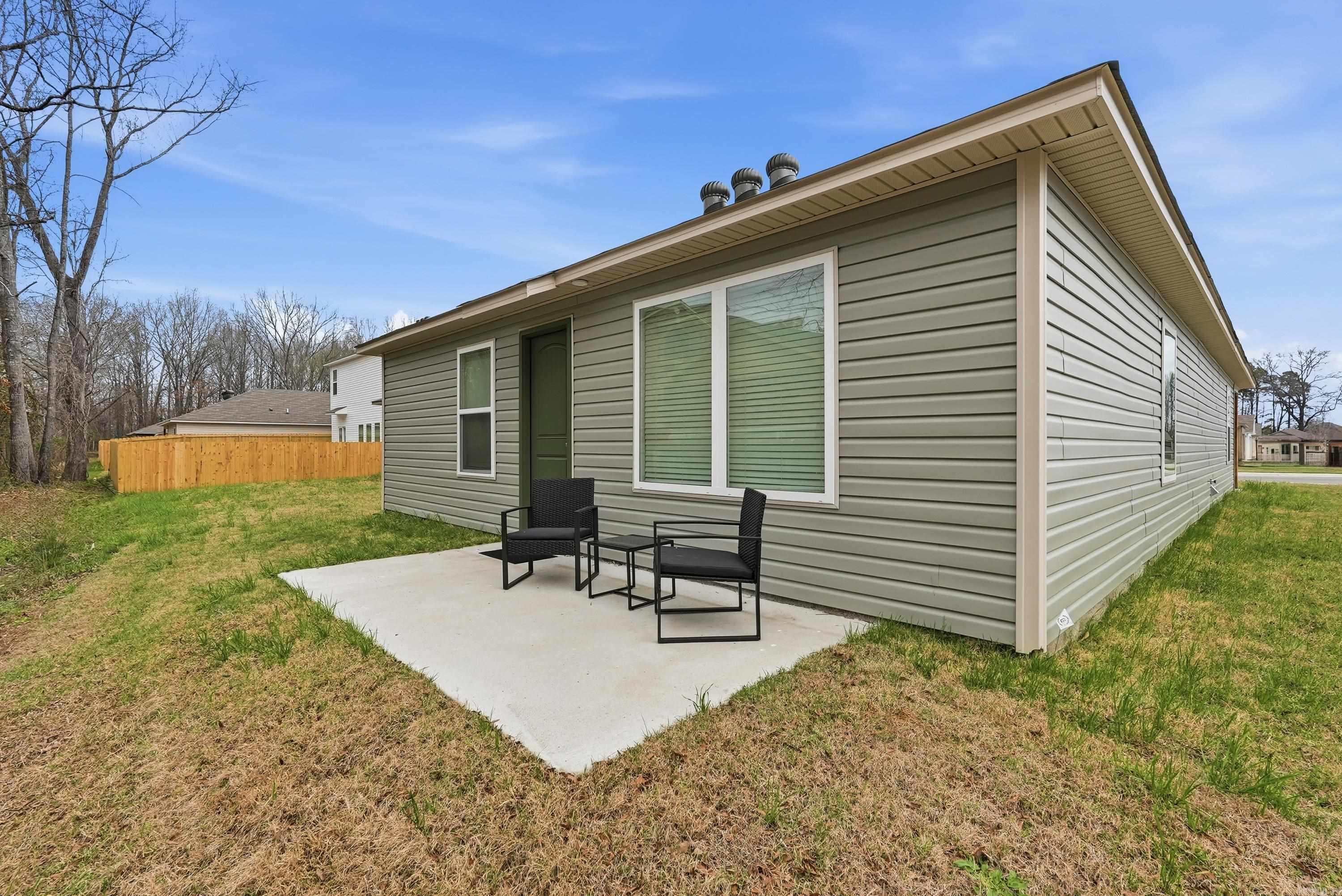 WHITE OAK CROSSING - Residential Lease