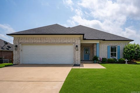 Photo of 4 Clover Ridge Dr, Vilonia, AR 72173 (MLS # 26016849)